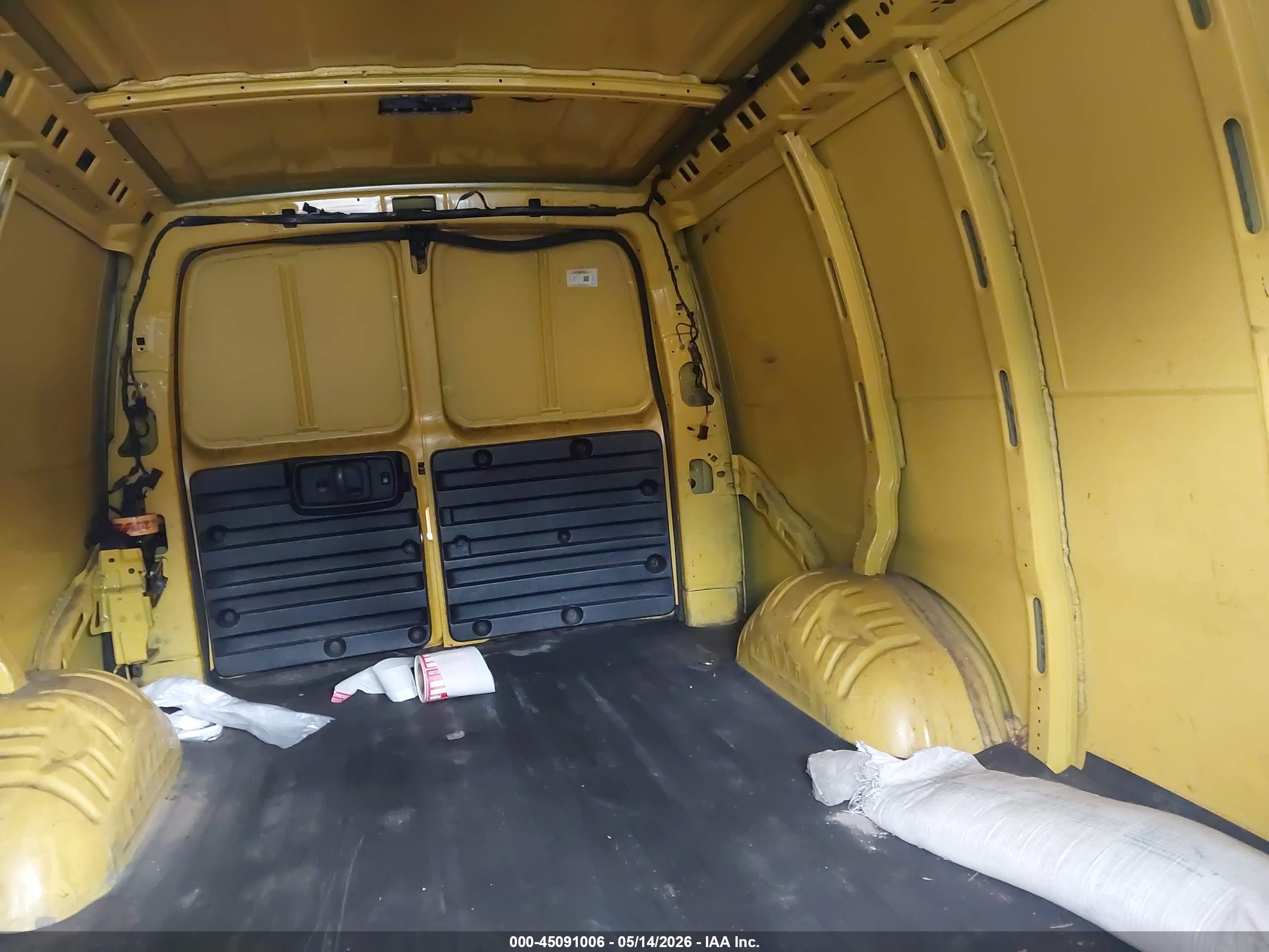 GMC SAVANA image 8