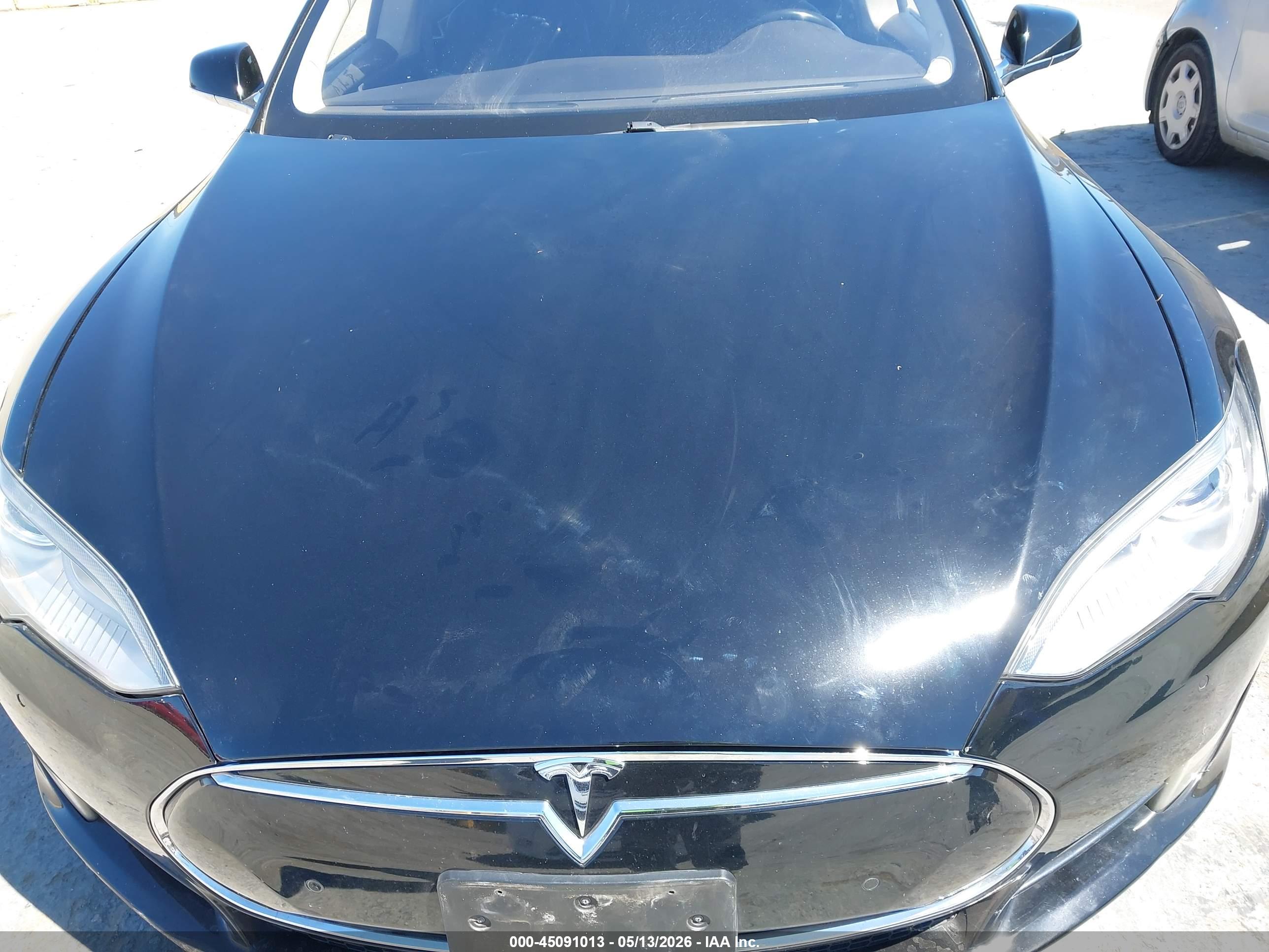 TESLA MODEL image 10