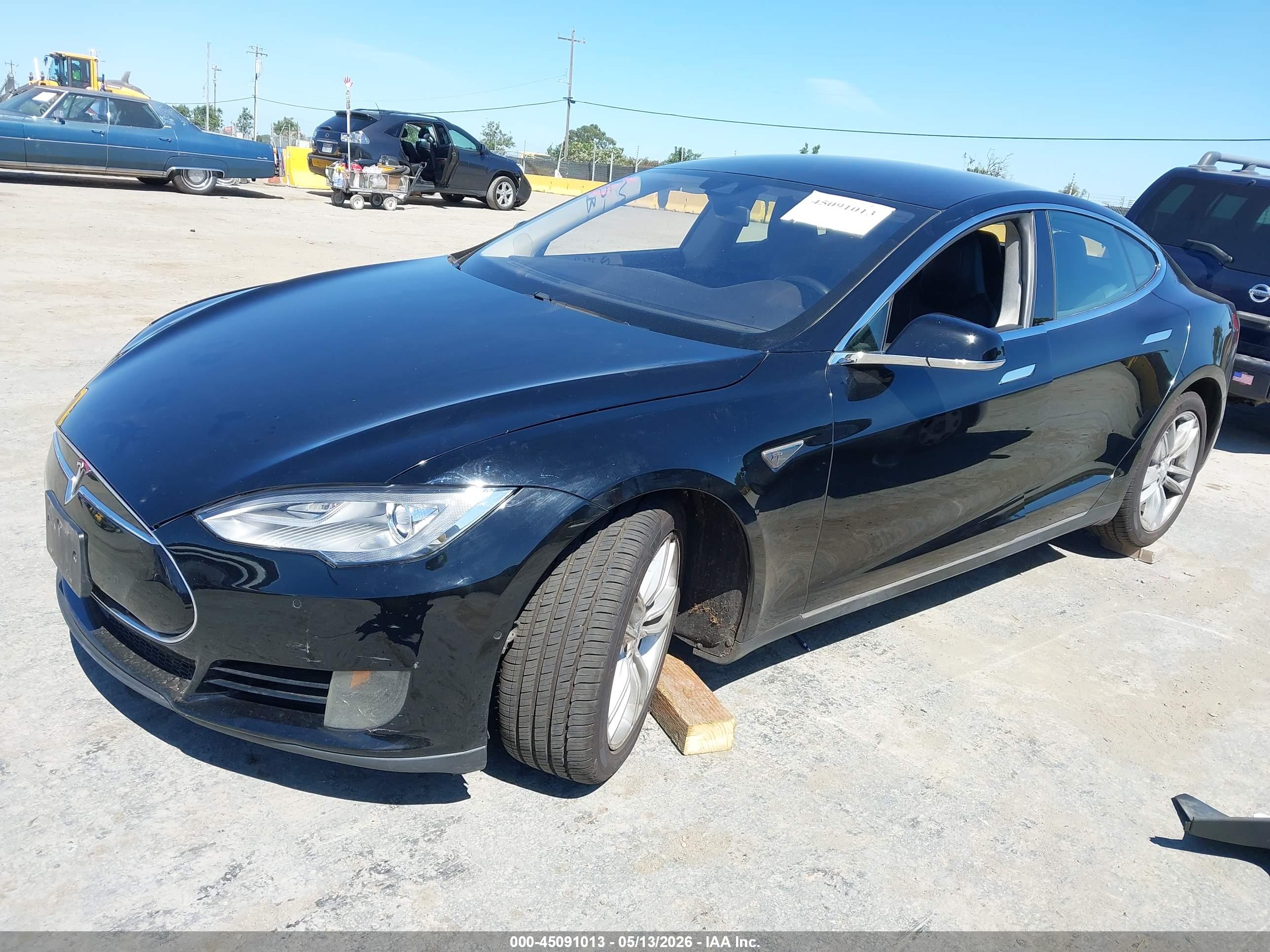 TESLA MODEL image 2