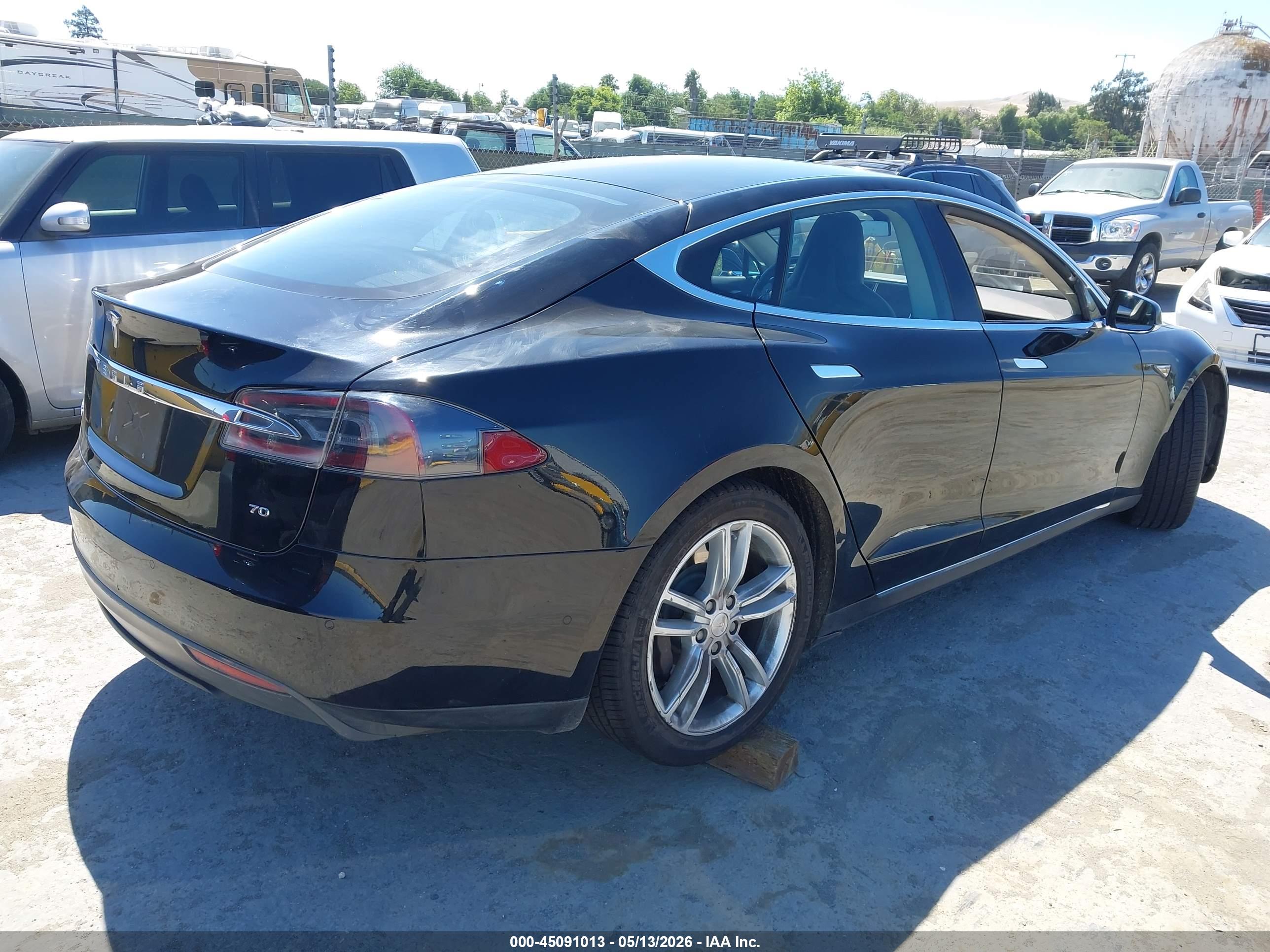 TESLA MODEL image 4