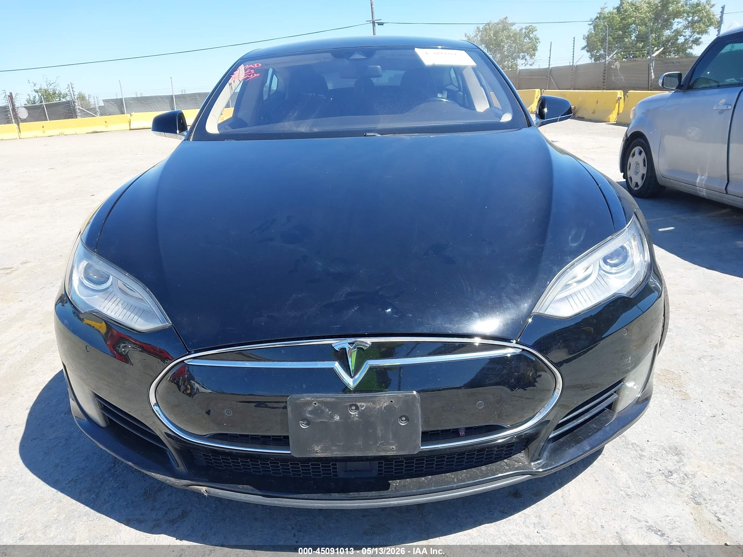 TESLA MODEL image 6
