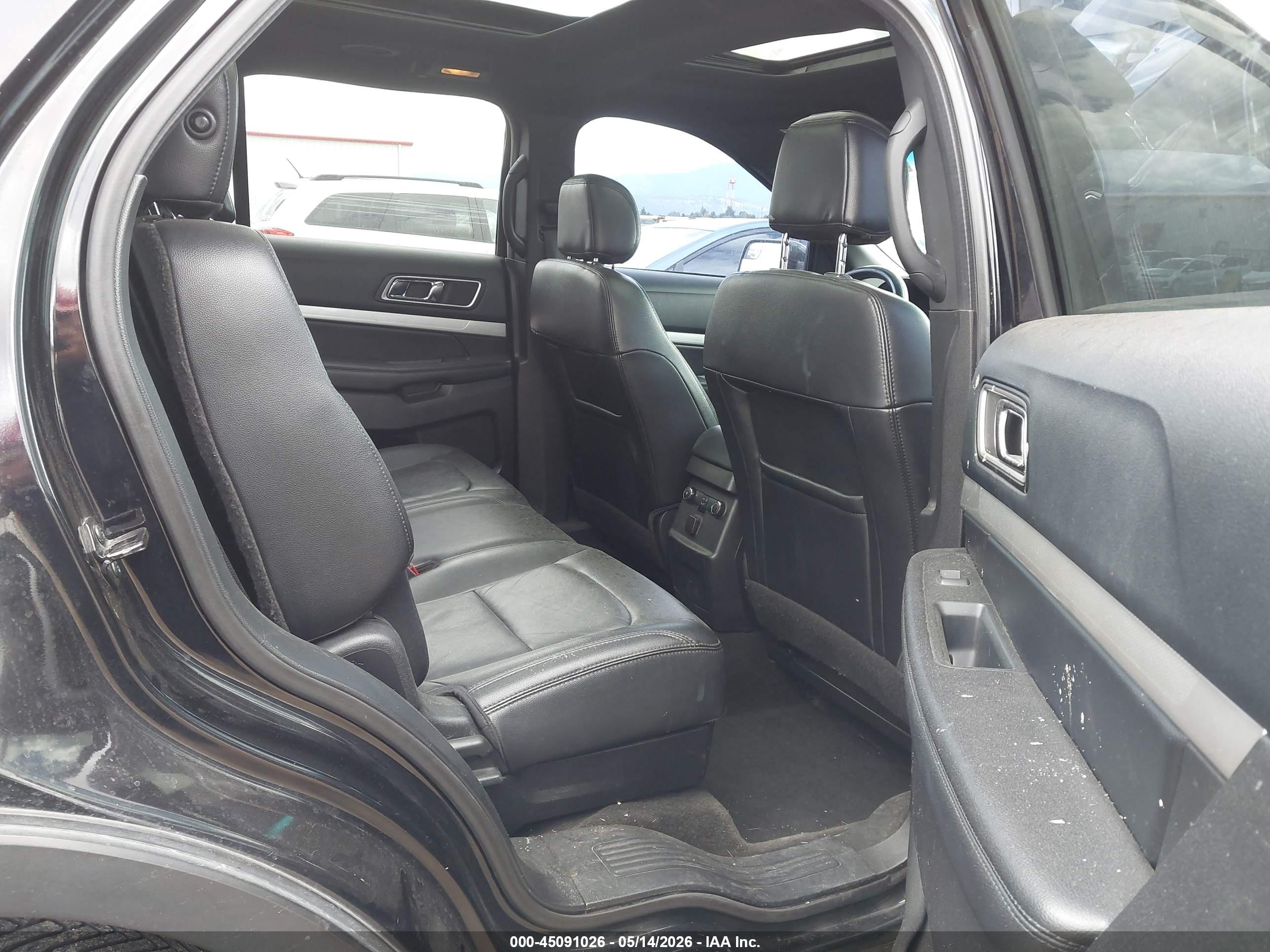 FORD EXPLORER image 8