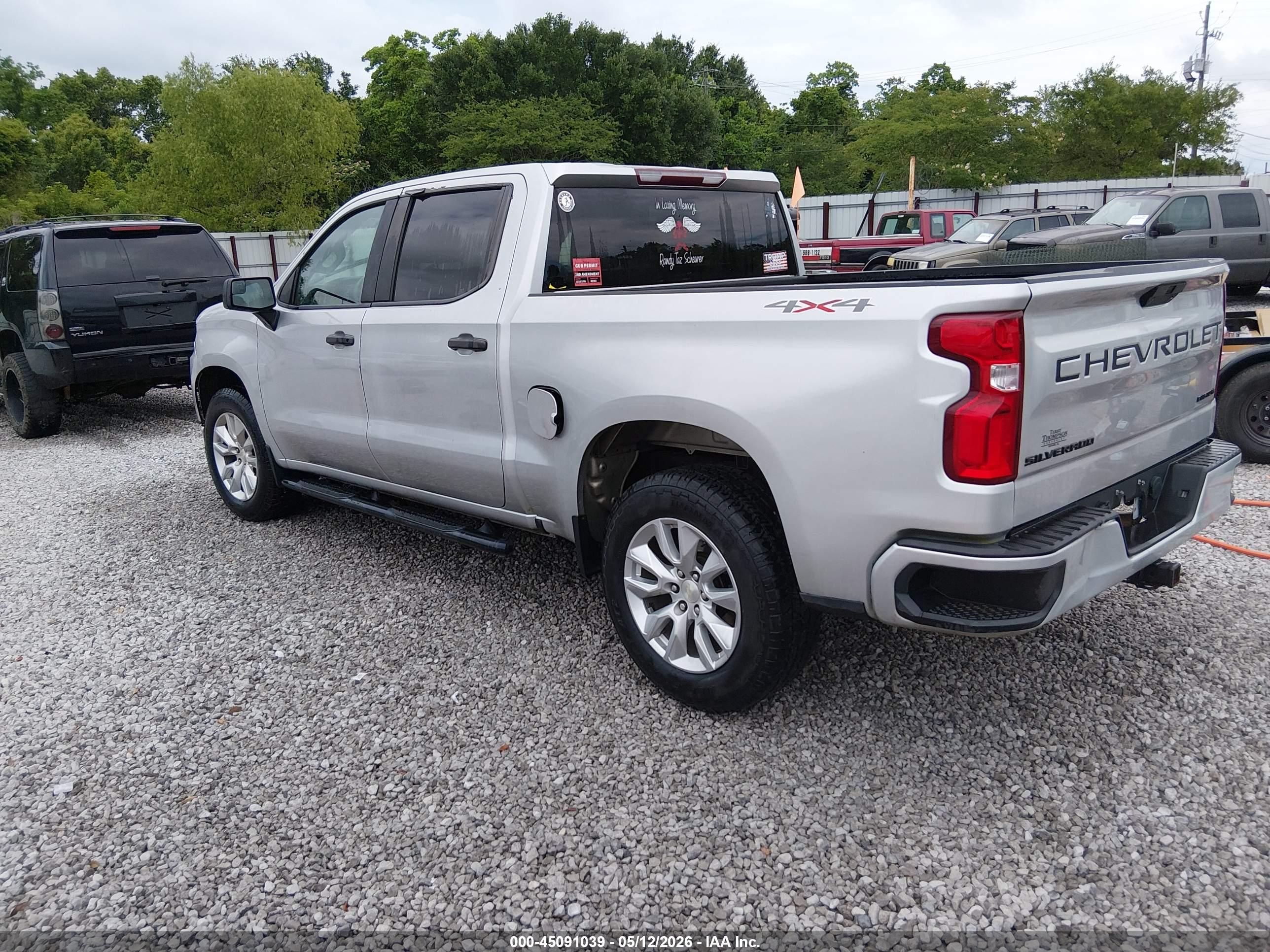 CHEVROLET SILVERADO image 3