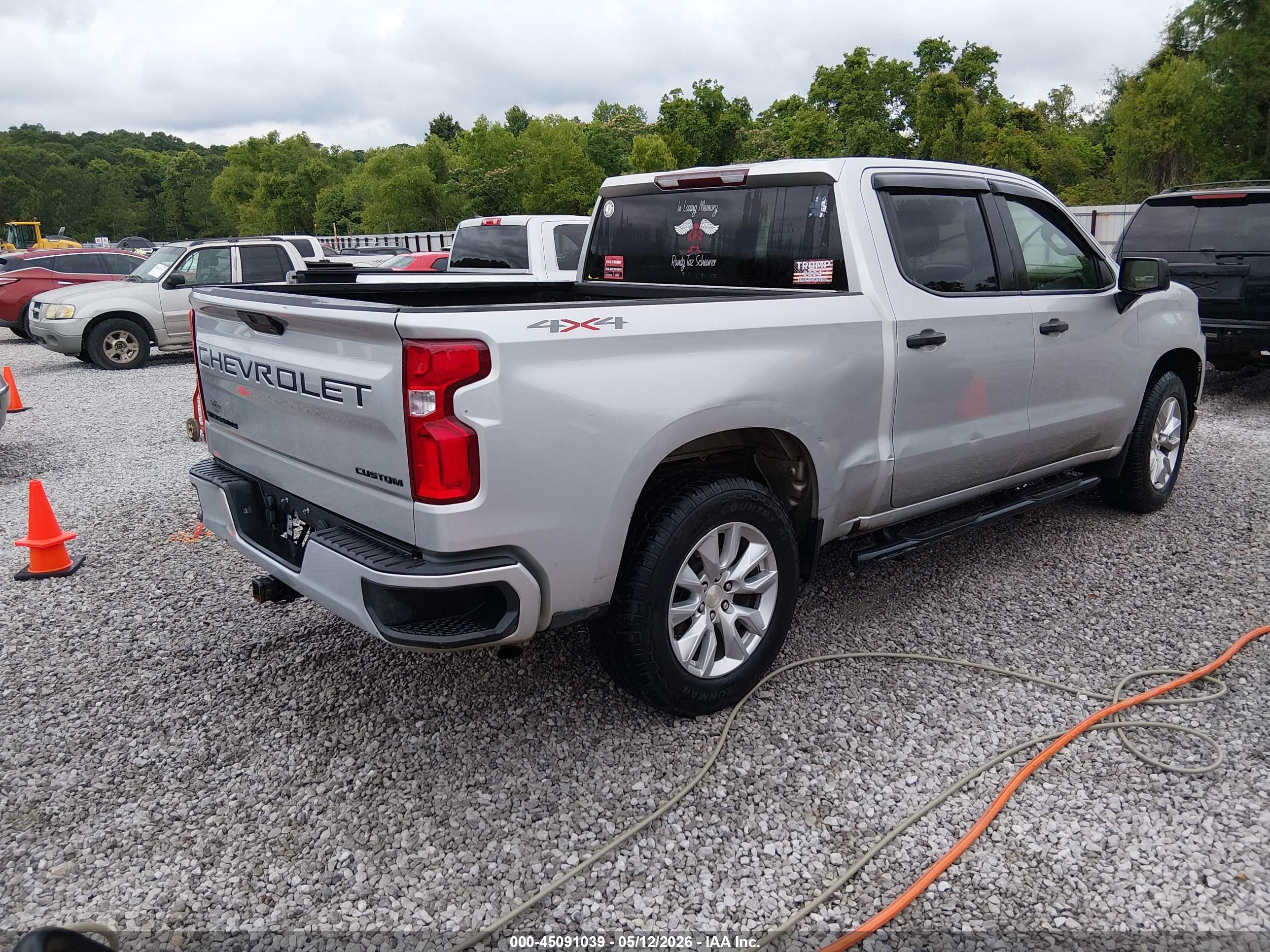 CHEVROLET SILVERADO image 4