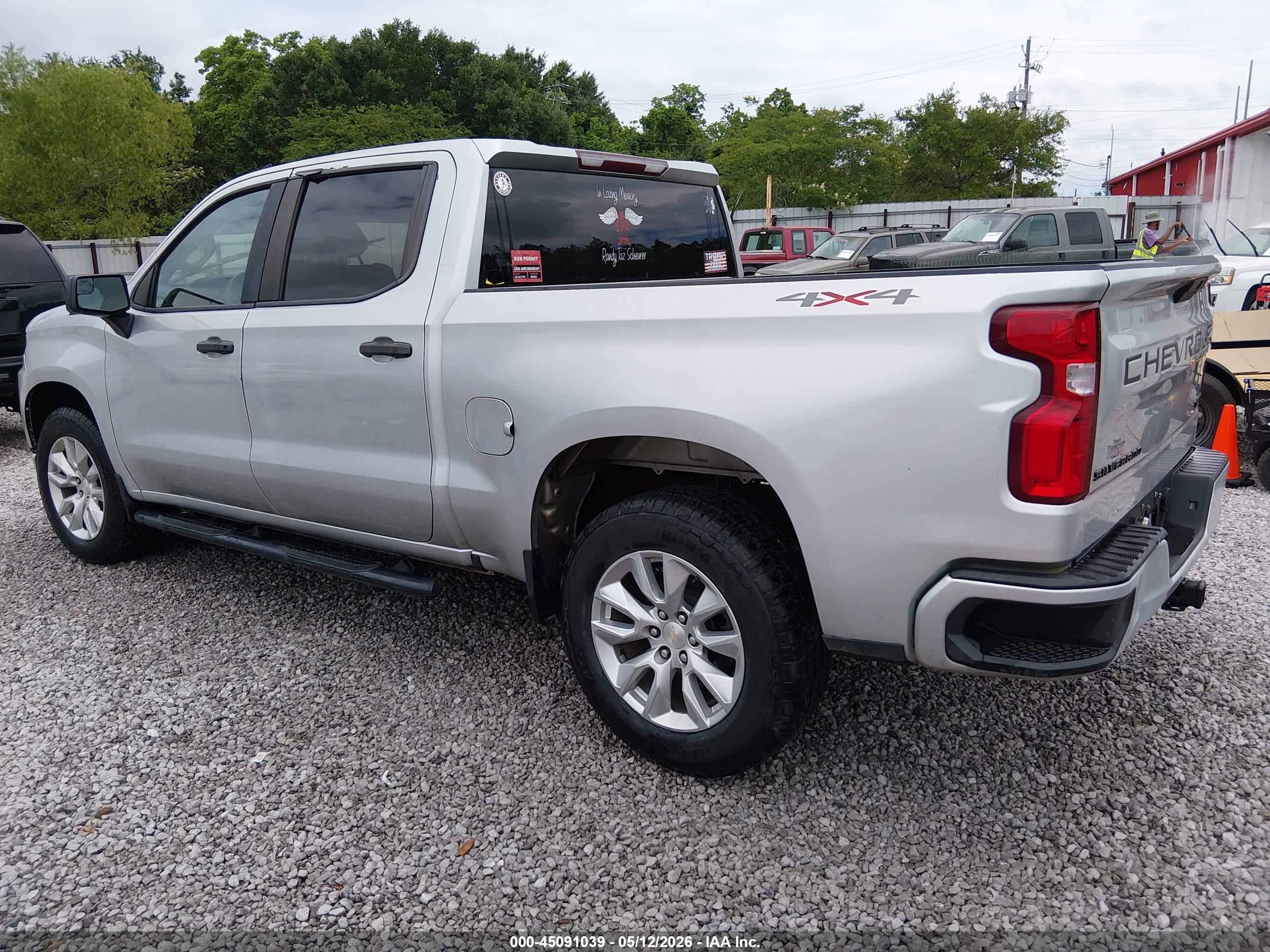 CHEVROLET SILVERADO image 6