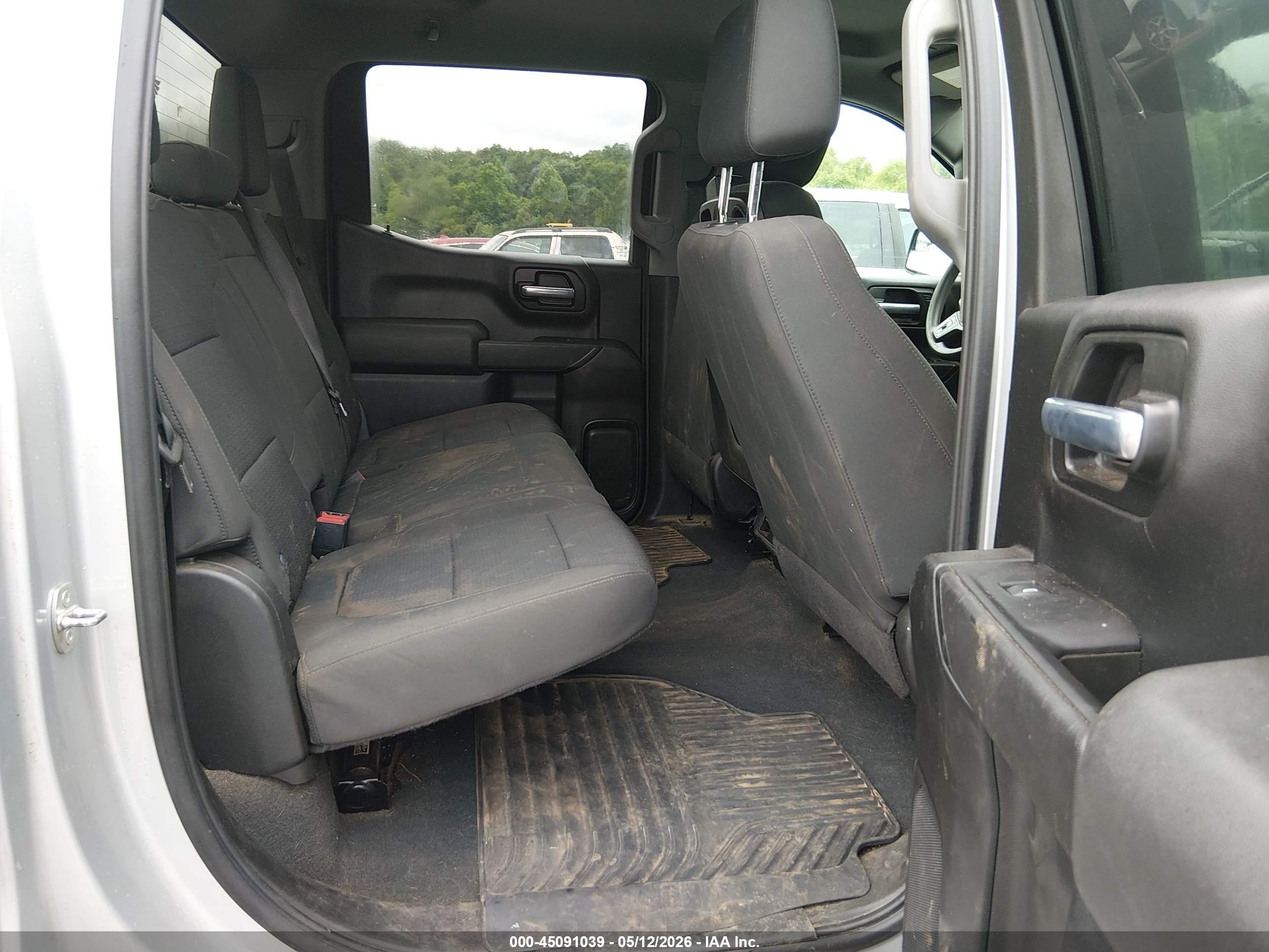 CHEVROLET SILVERADO image 8