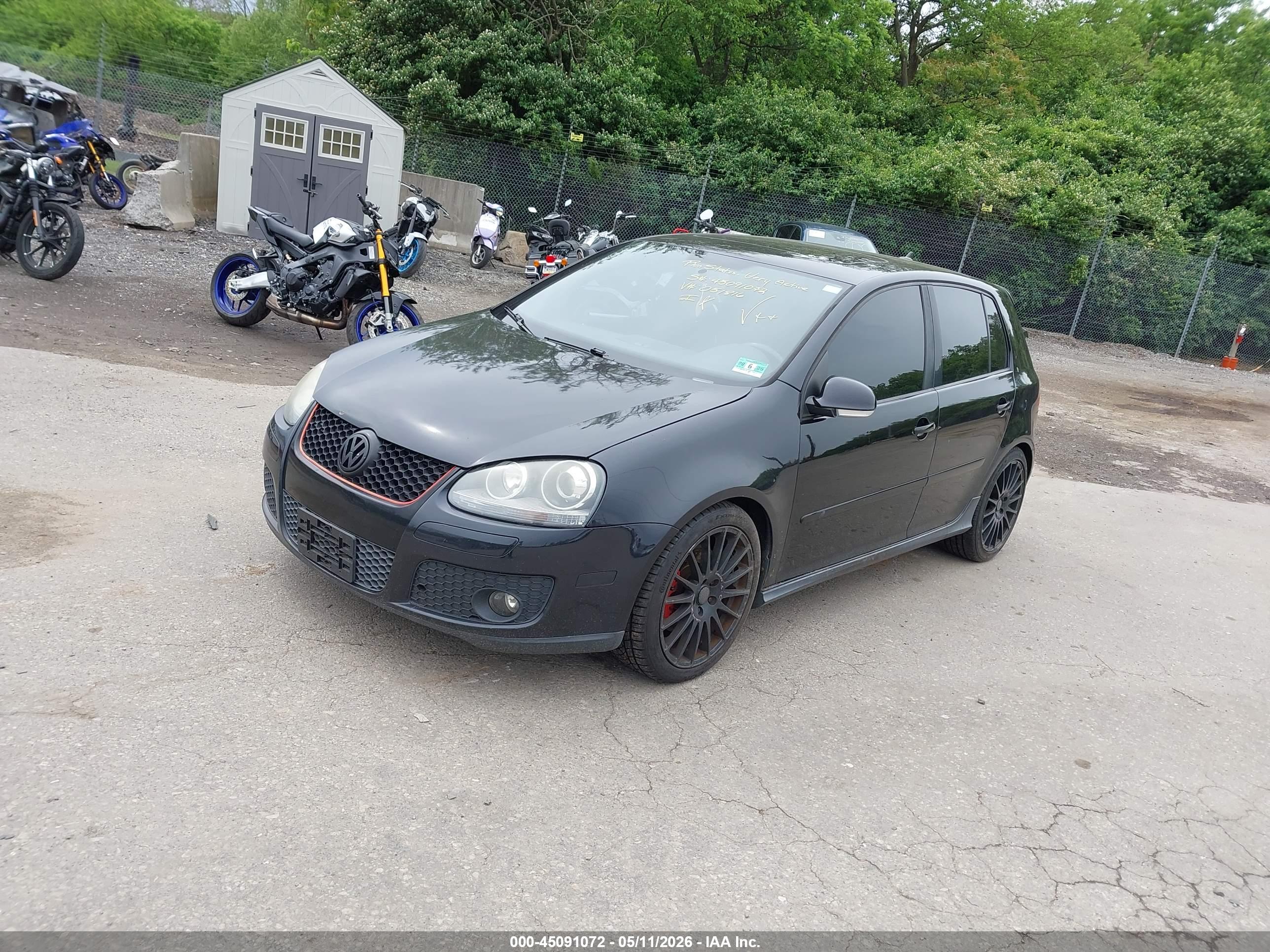 VOLKSWAGEN GTI image 2