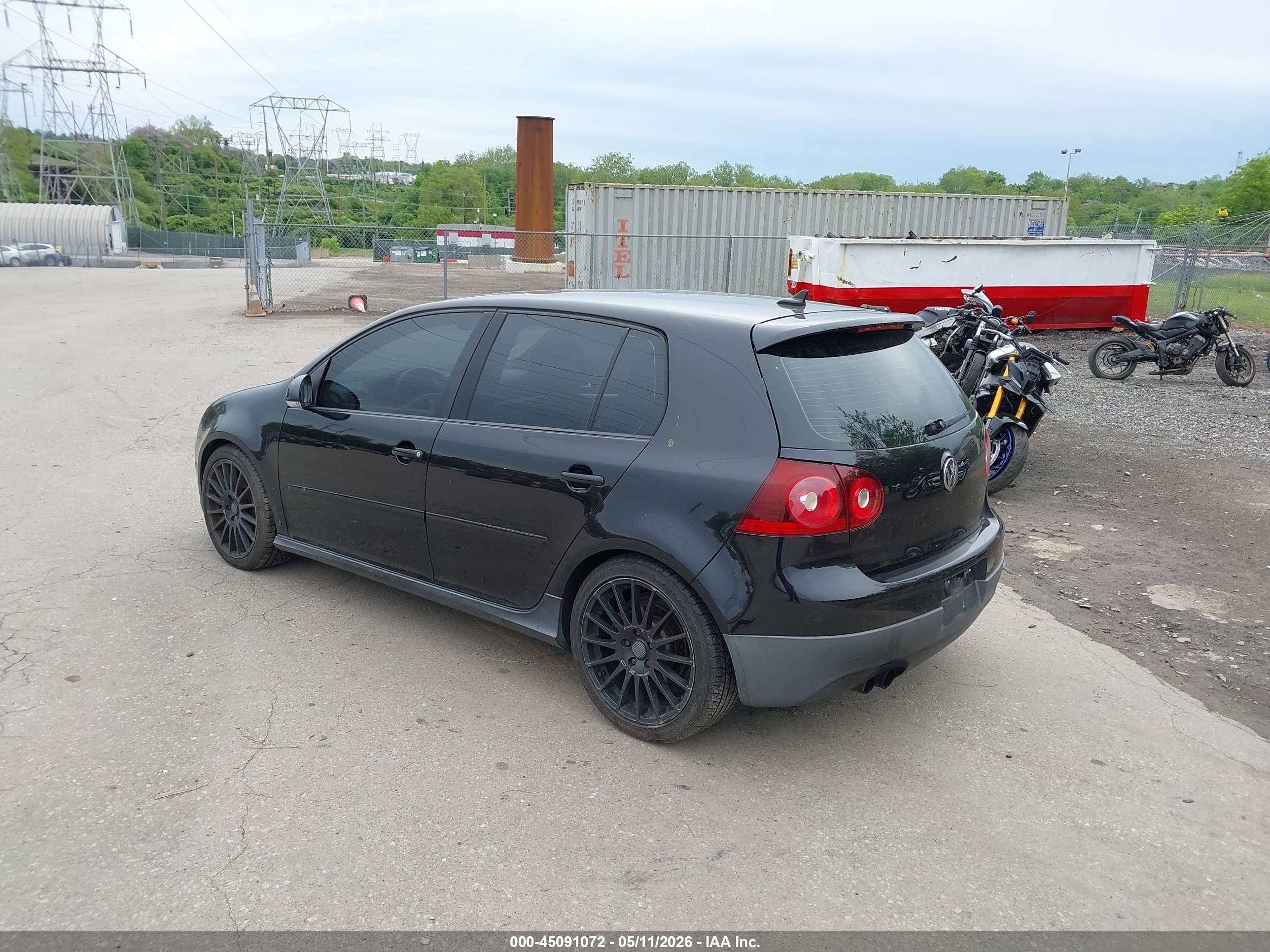 VOLKSWAGEN GTI image 3