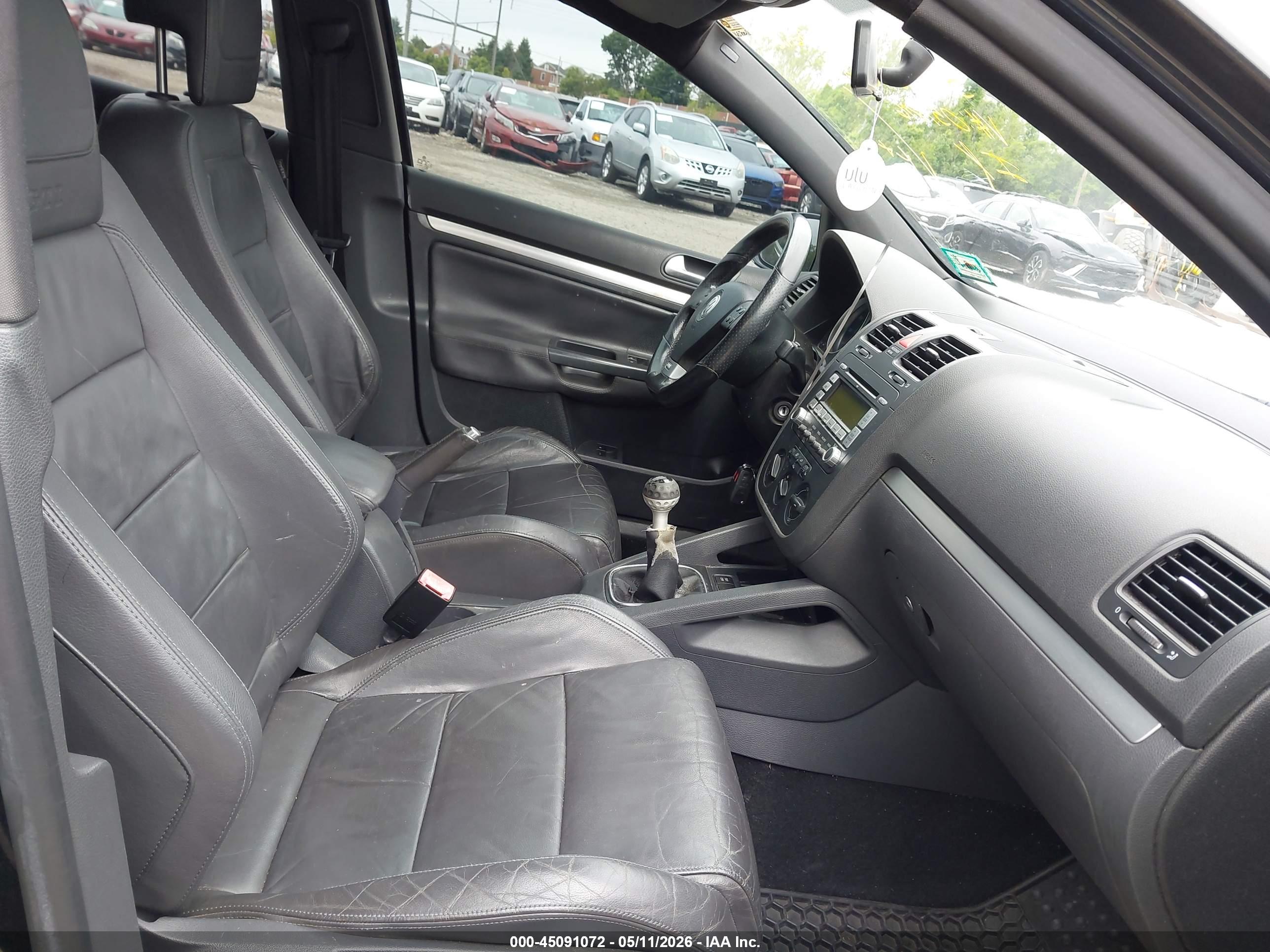 VOLKSWAGEN GTI image 5