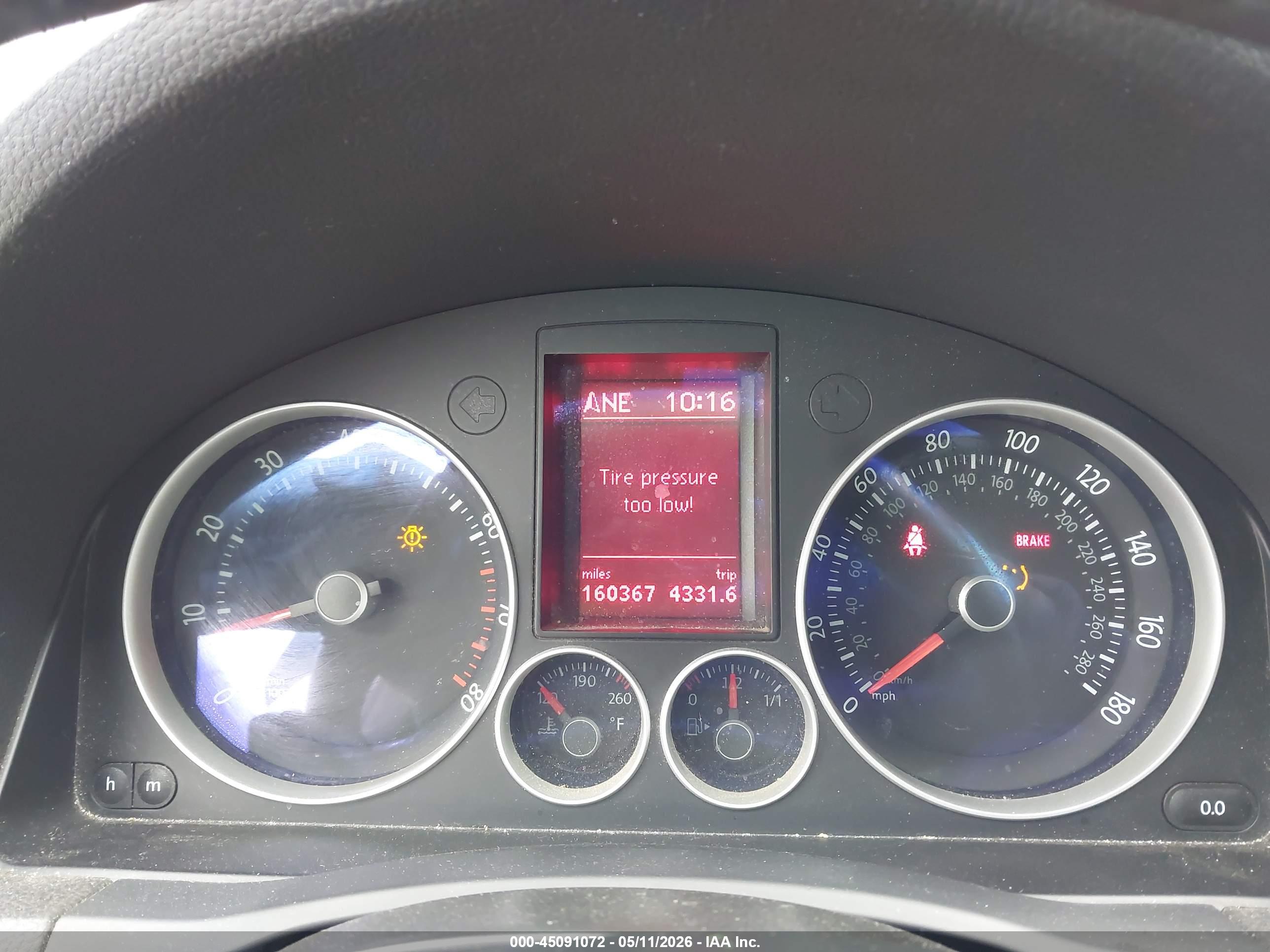 VOLKSWAGEN GTI image 7