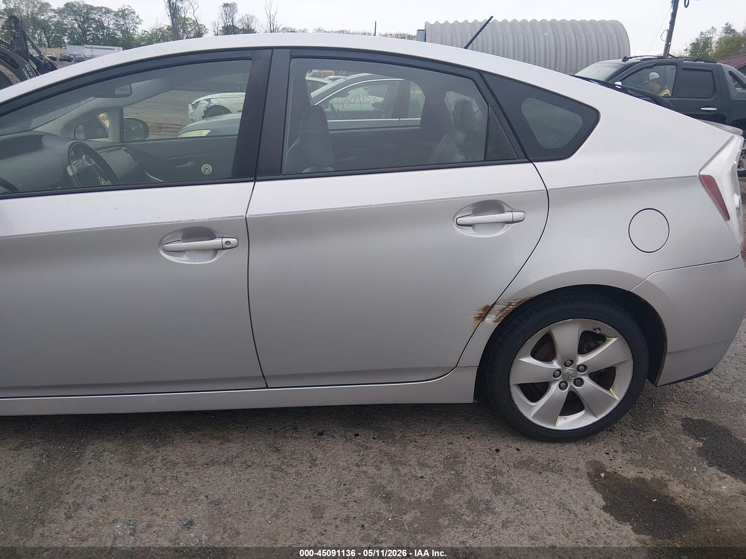 TOYOTA PRIUS image 6