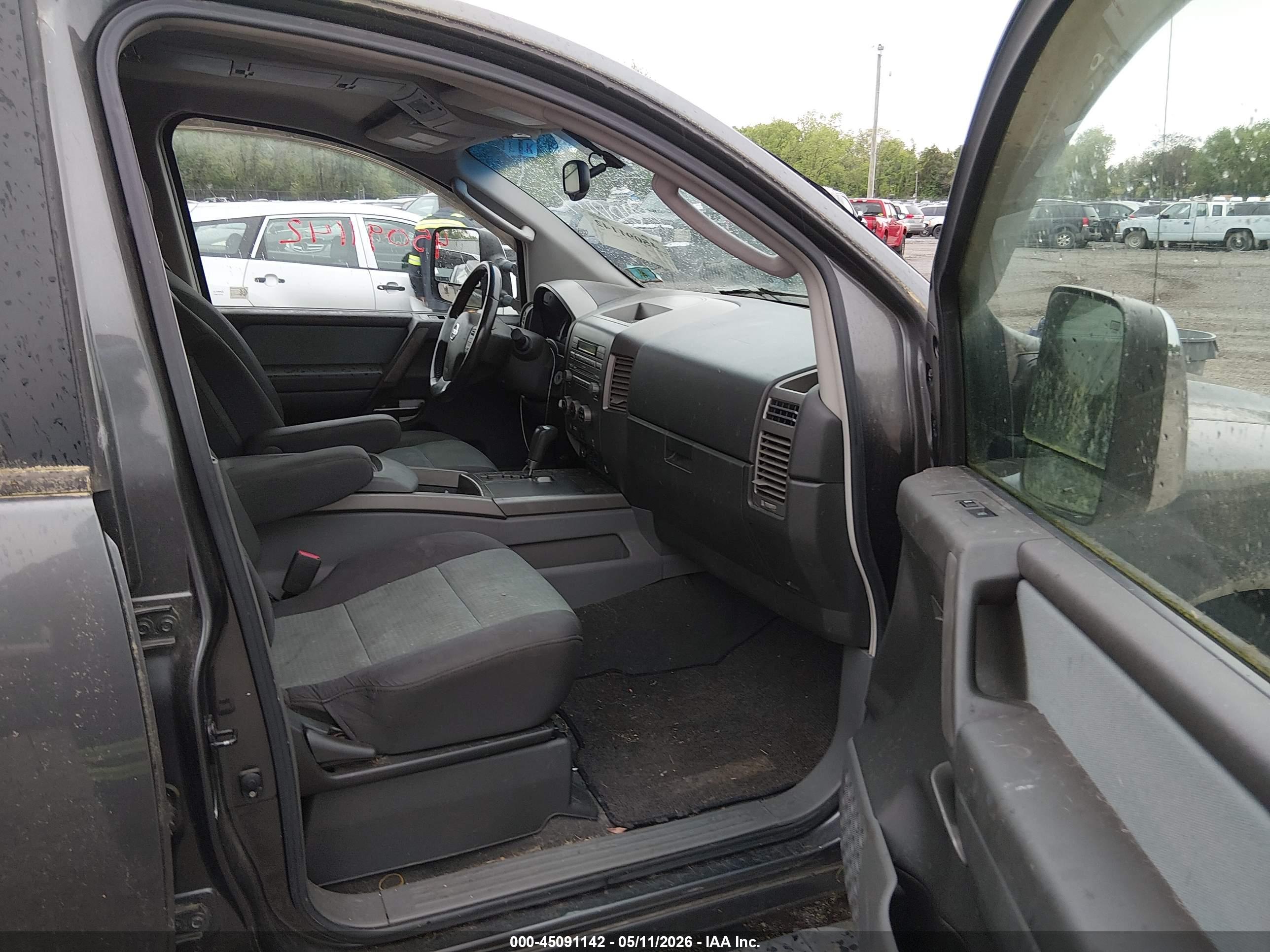NISSAN TITAN image 5