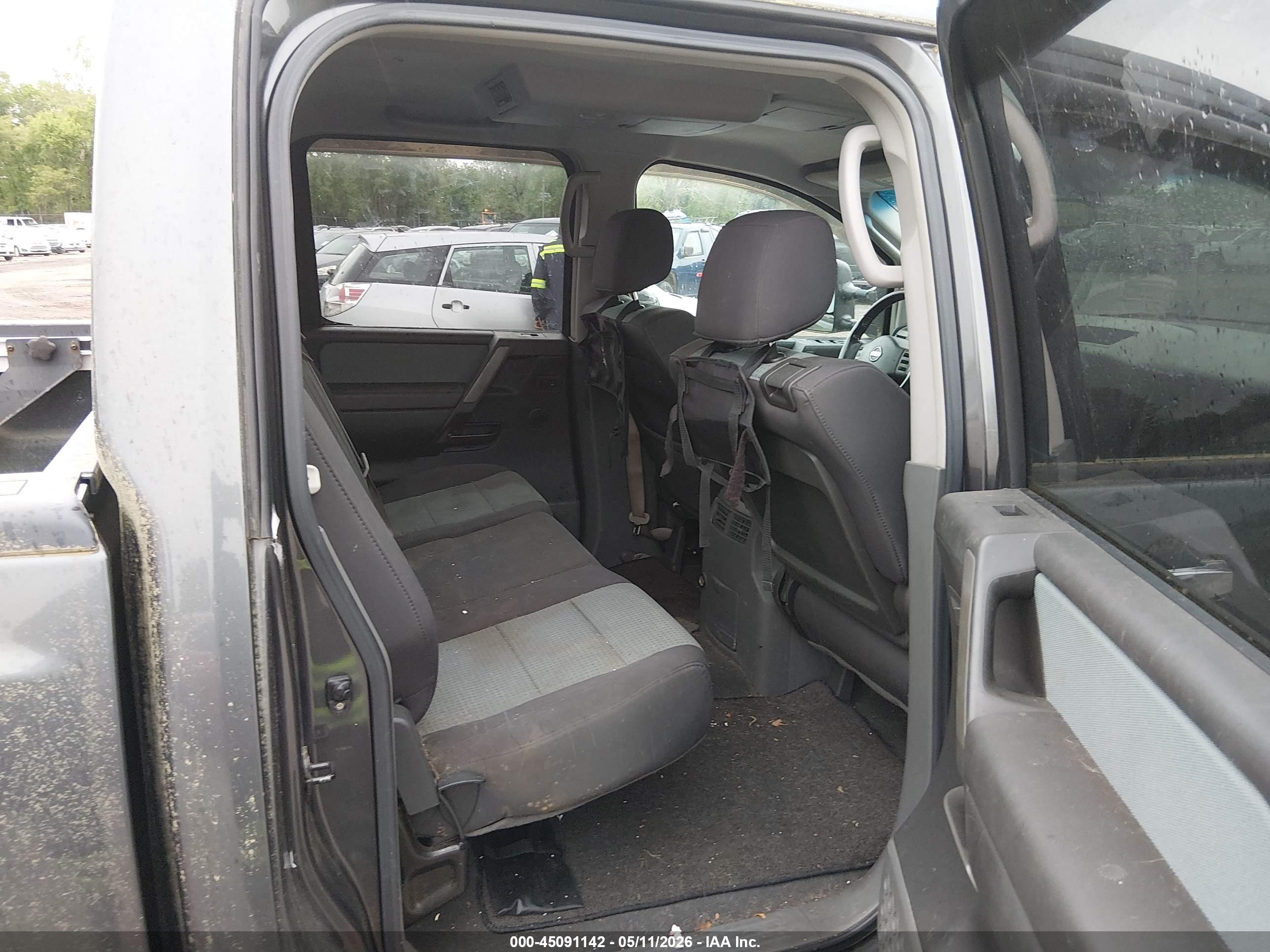 NISSAN TITAN image 8