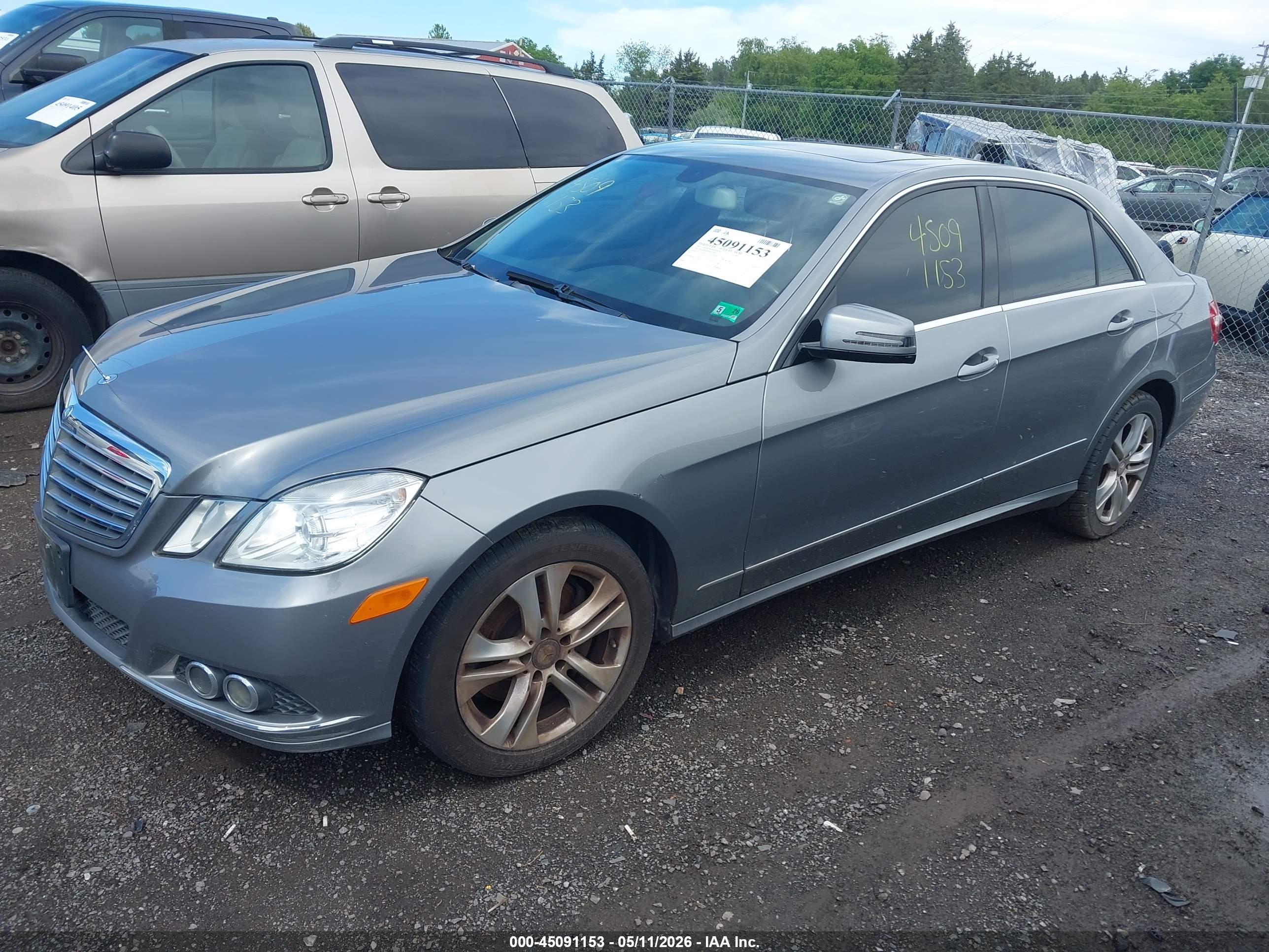 MERCEDES-BENZ E image 2