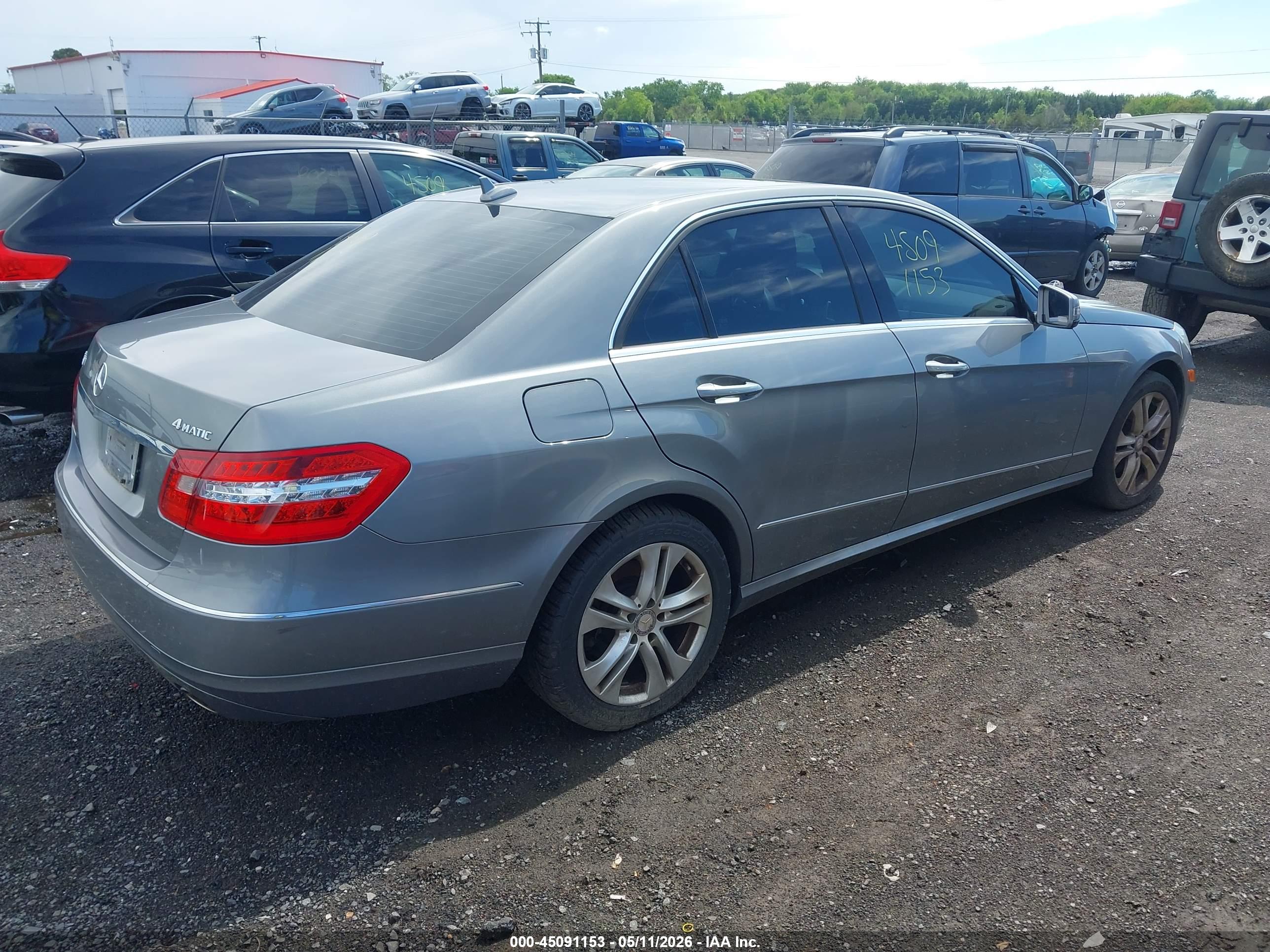 MERCEDES-BENZ E image 4