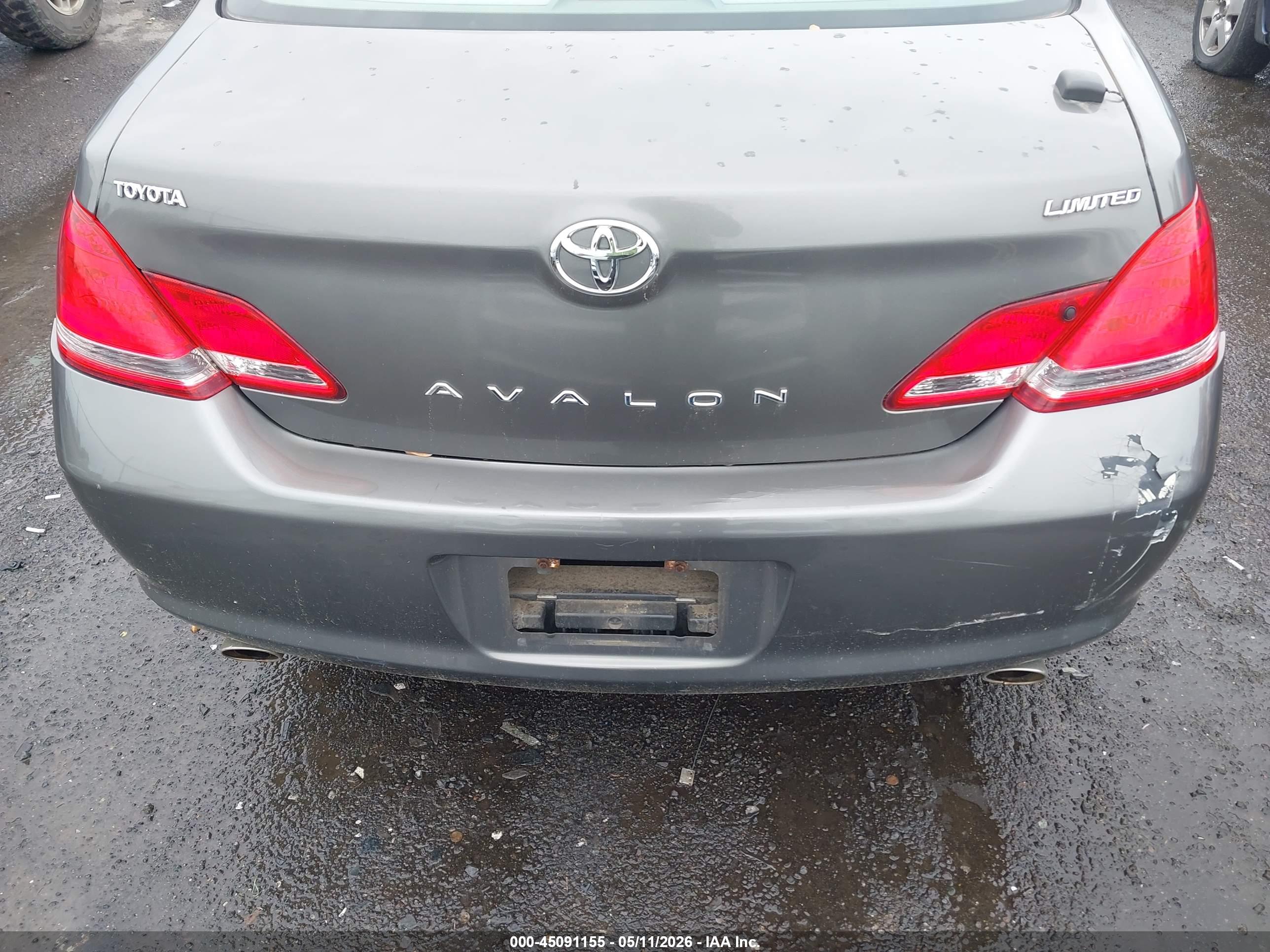 TOYOTA AVALON image 6