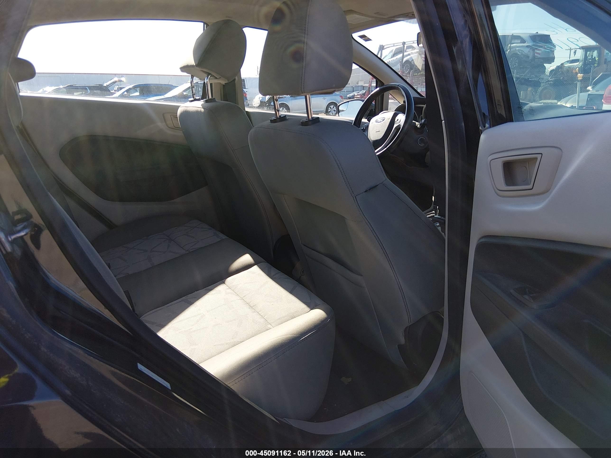 FORD FIESTA image 8