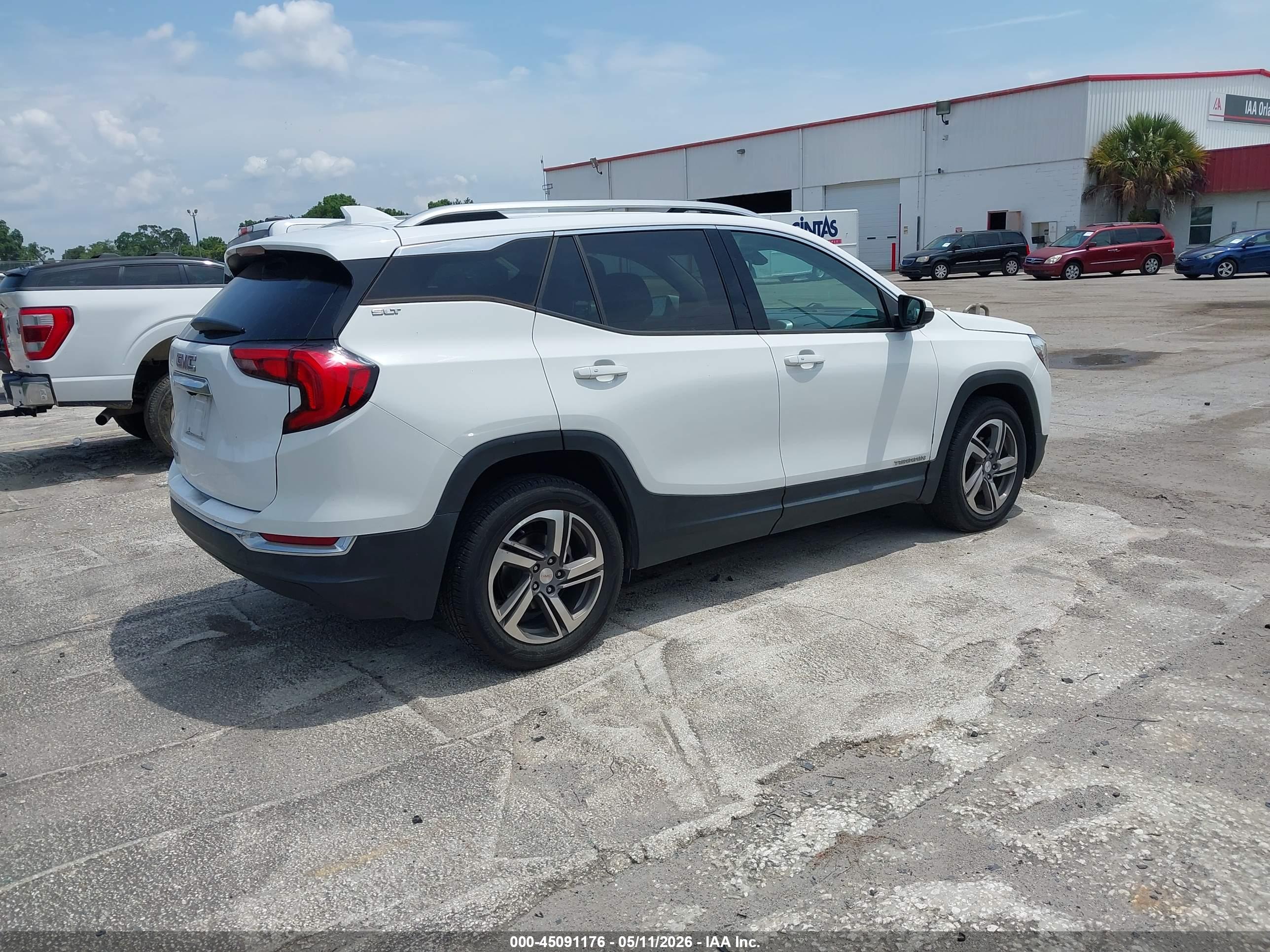 GMC TERRAIN image 4