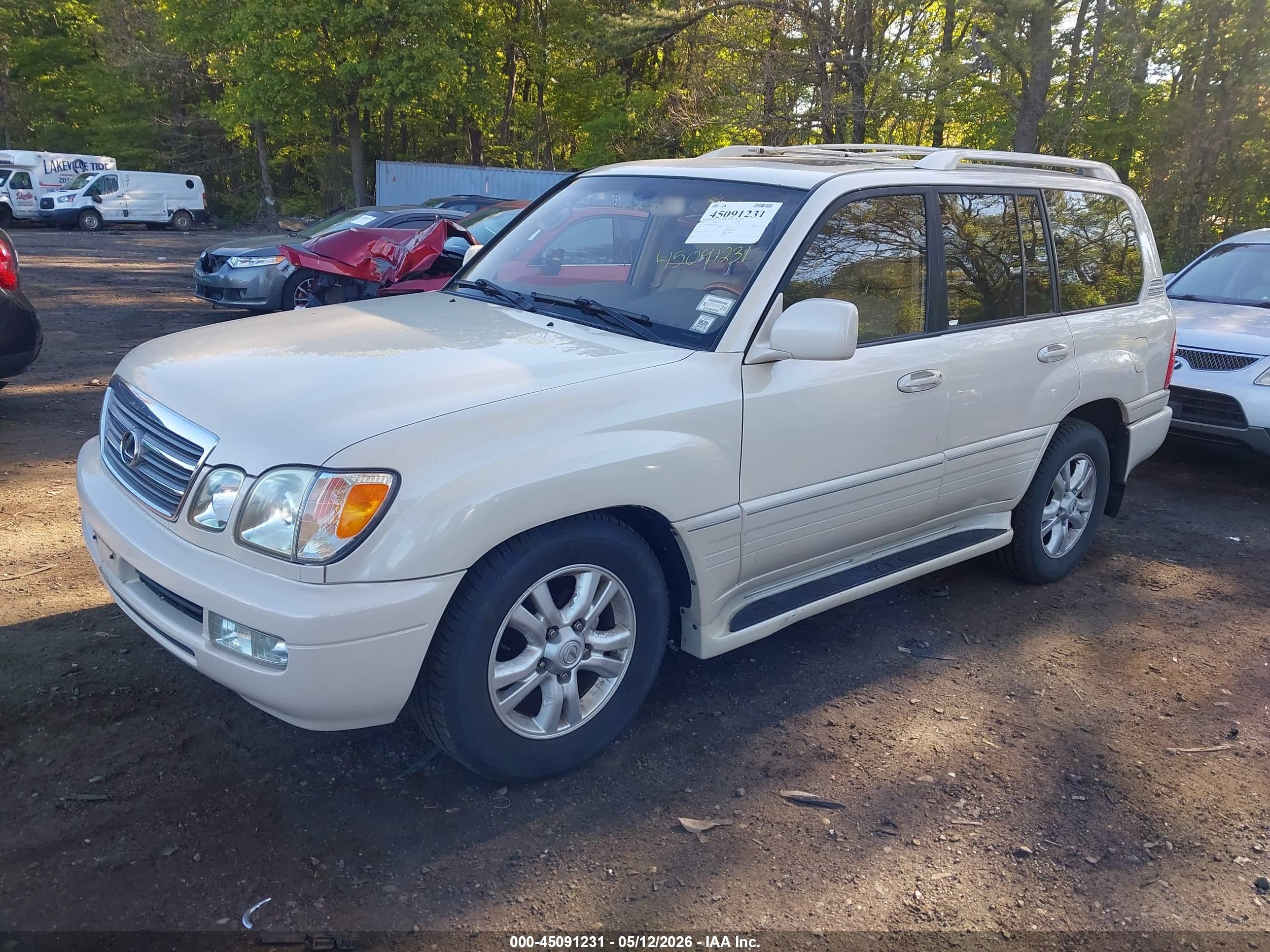 LEXUS LX image 2