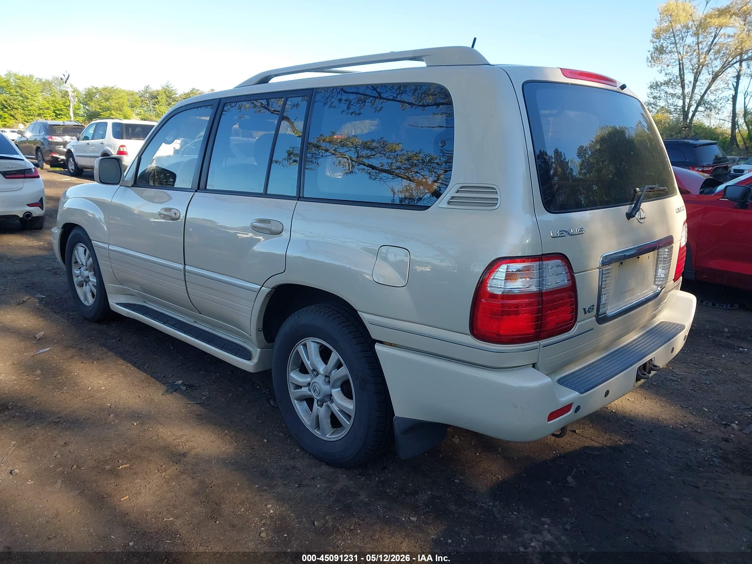 LEXUS LX image 3