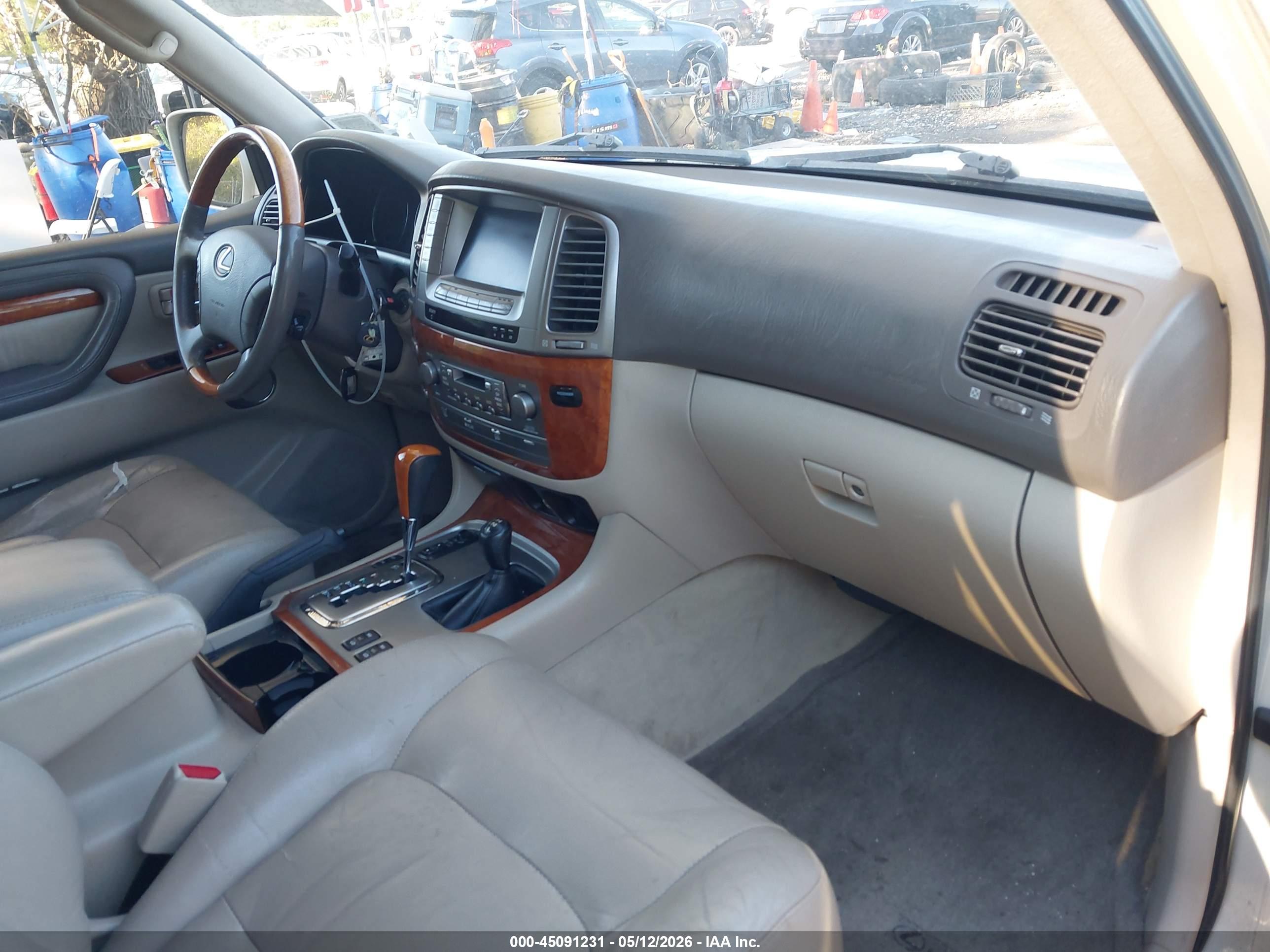 LEXUS LX image 5