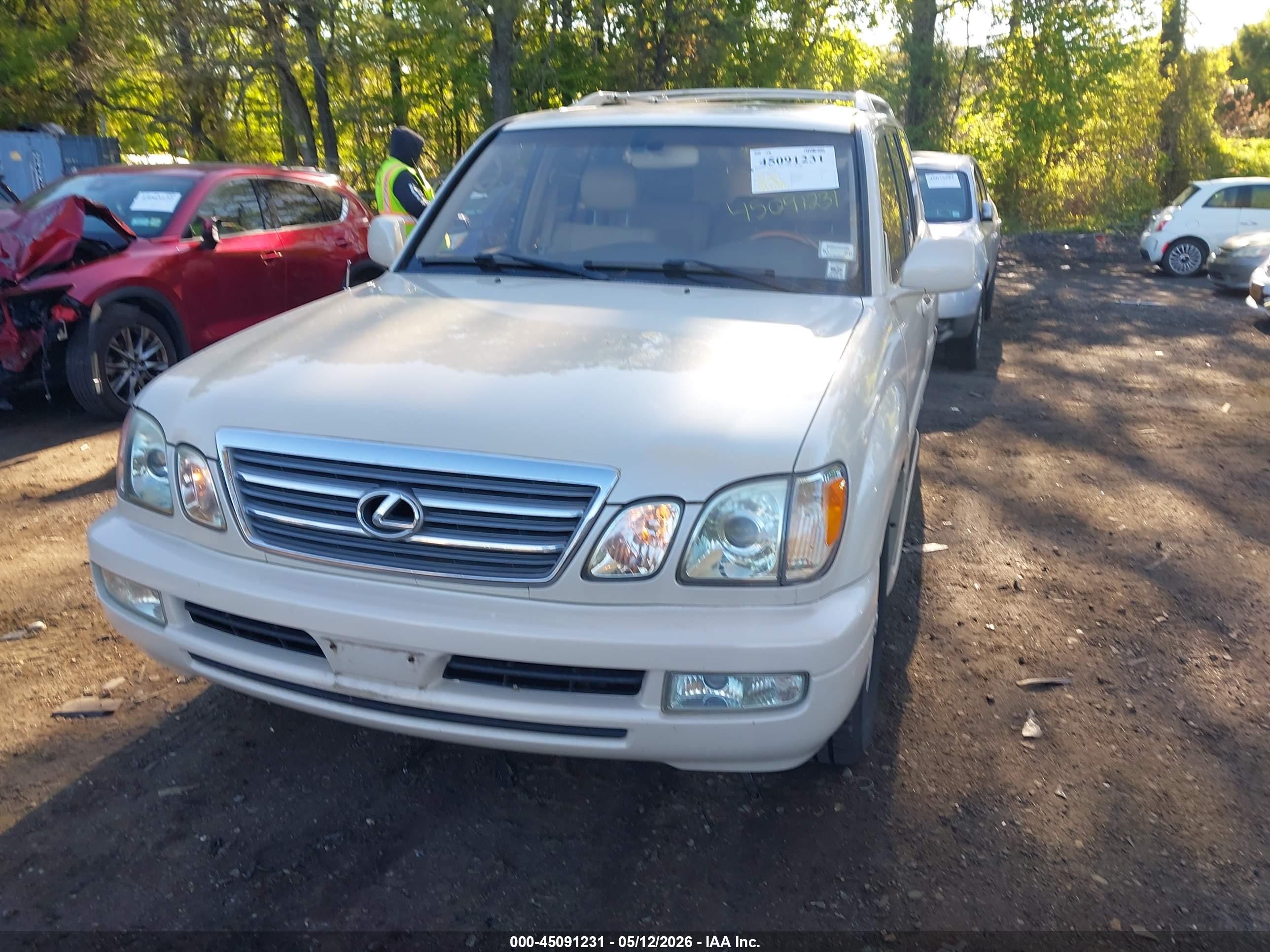 LEXUS LX image 6