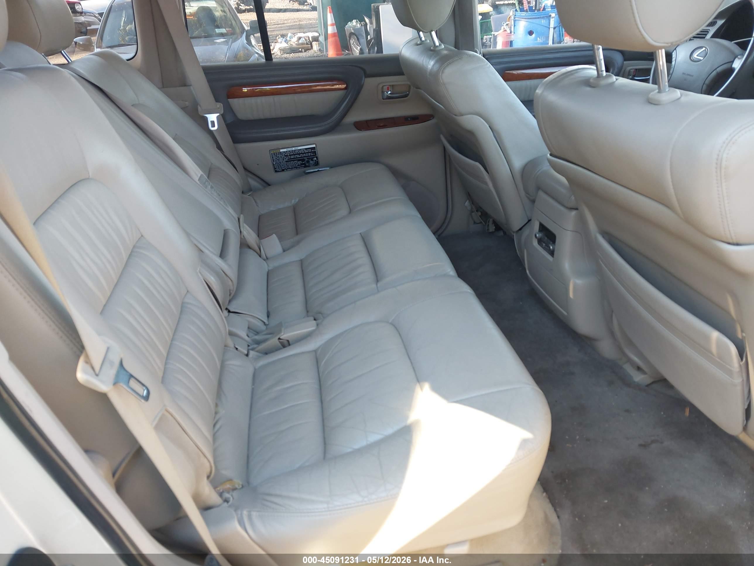 LEXUS LX image 8