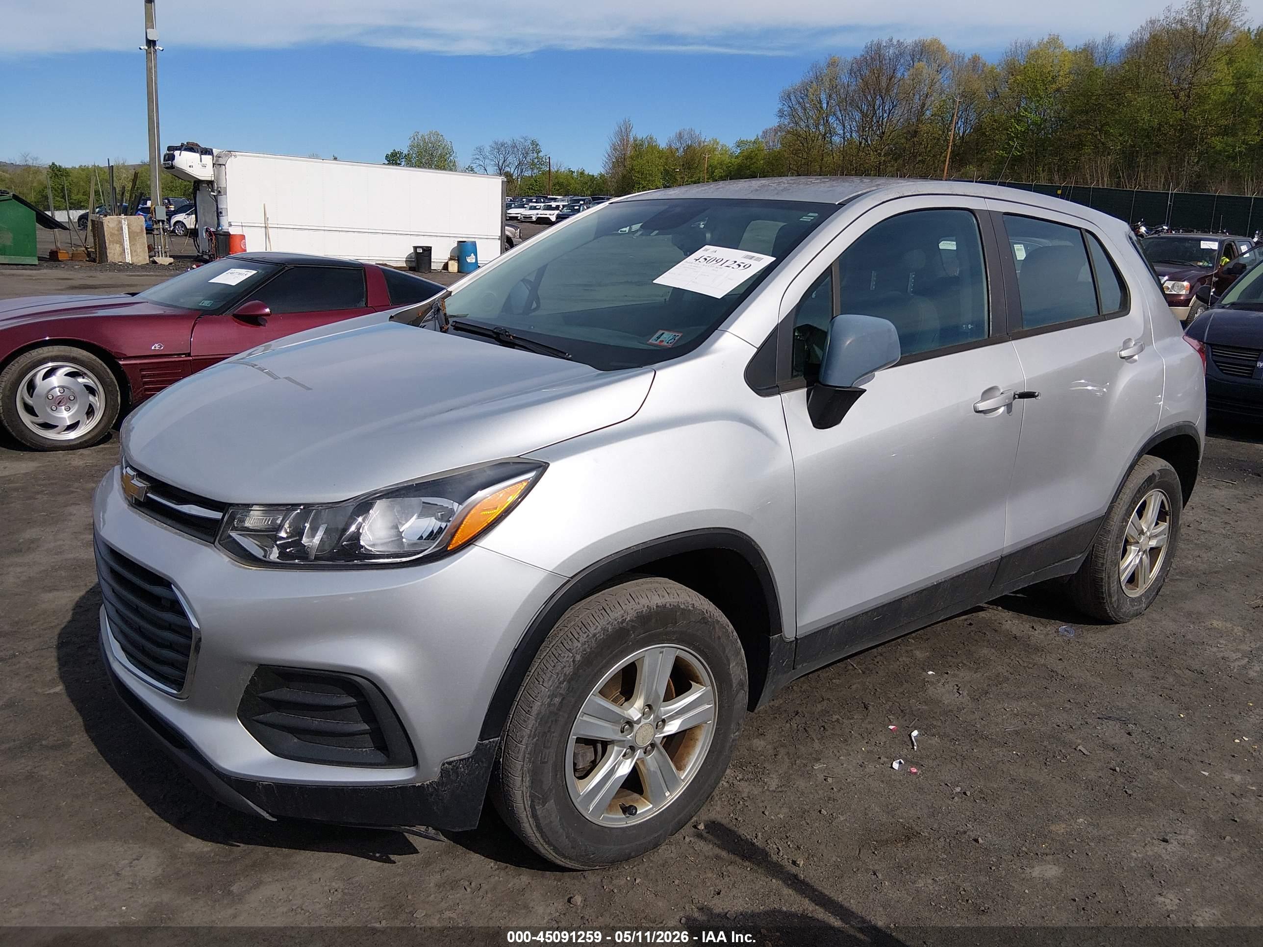 CHEVROLET TRAX image 2