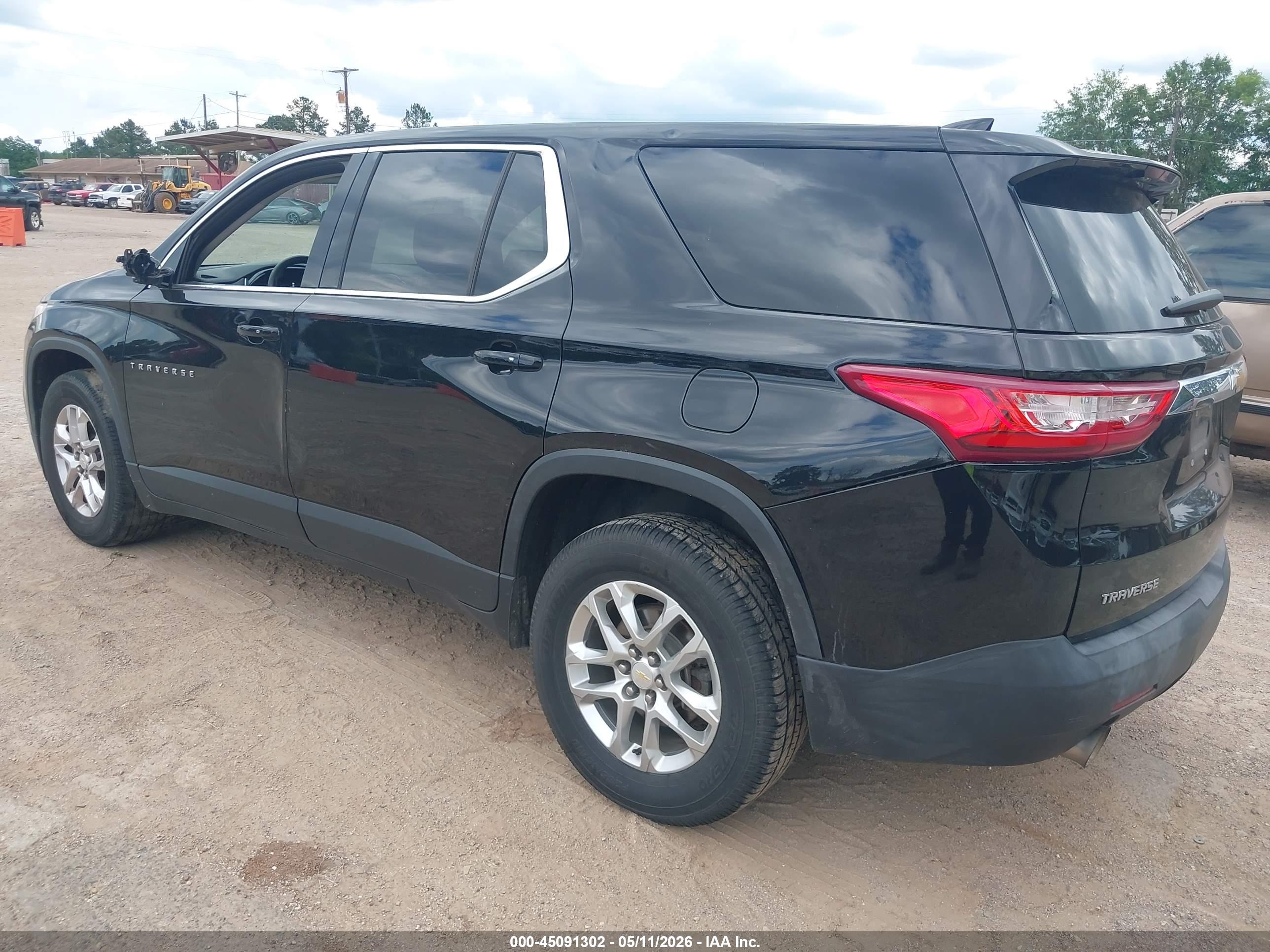 CHEVROLET TRAVERSE image 3