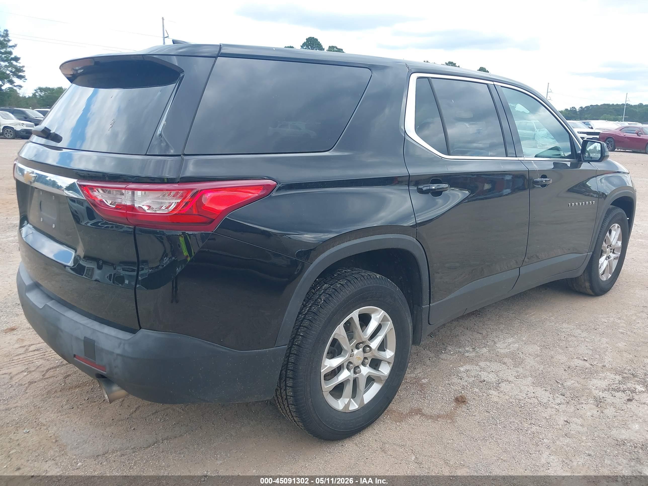CHEVROLET TRAVERSE image 4