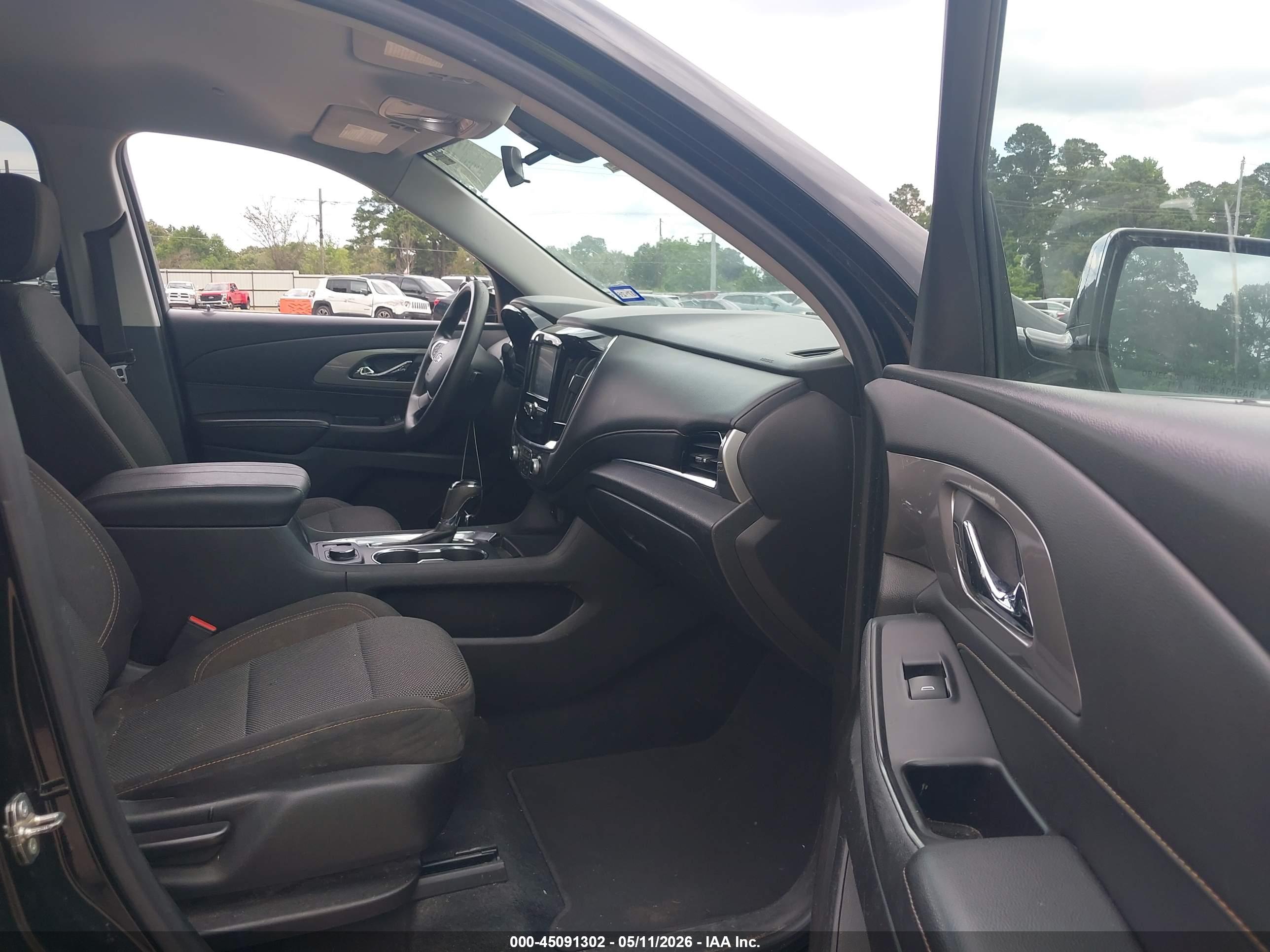 CHEVROLET TRAVERSE image 5