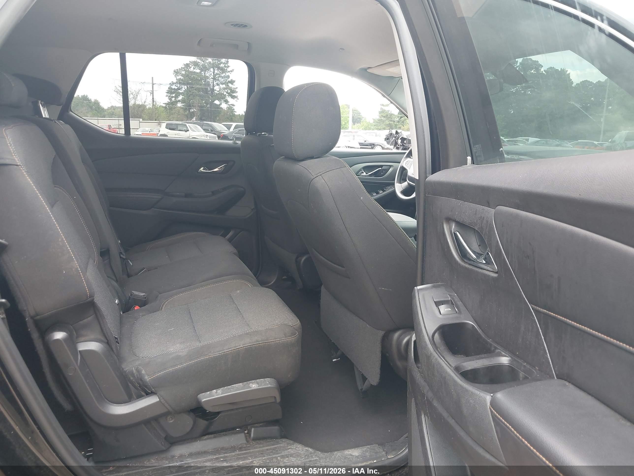 CHEVROLET TRAVERSE image 8