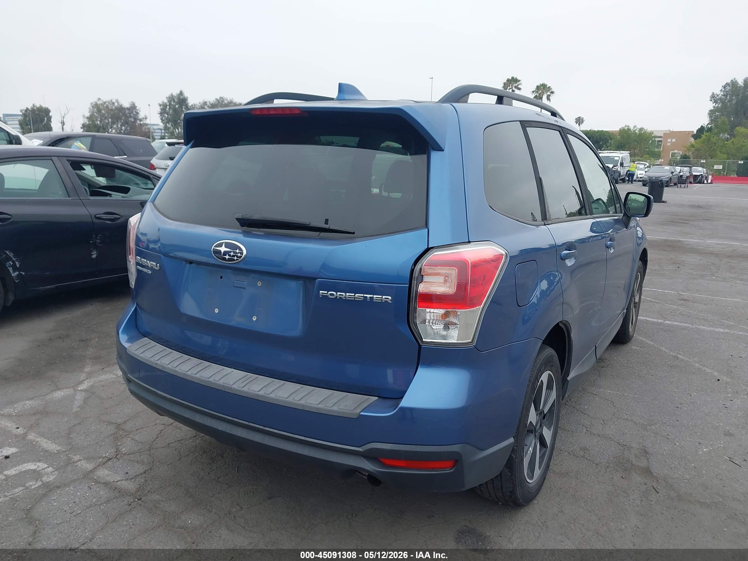 SUBARU FORESTER image 4