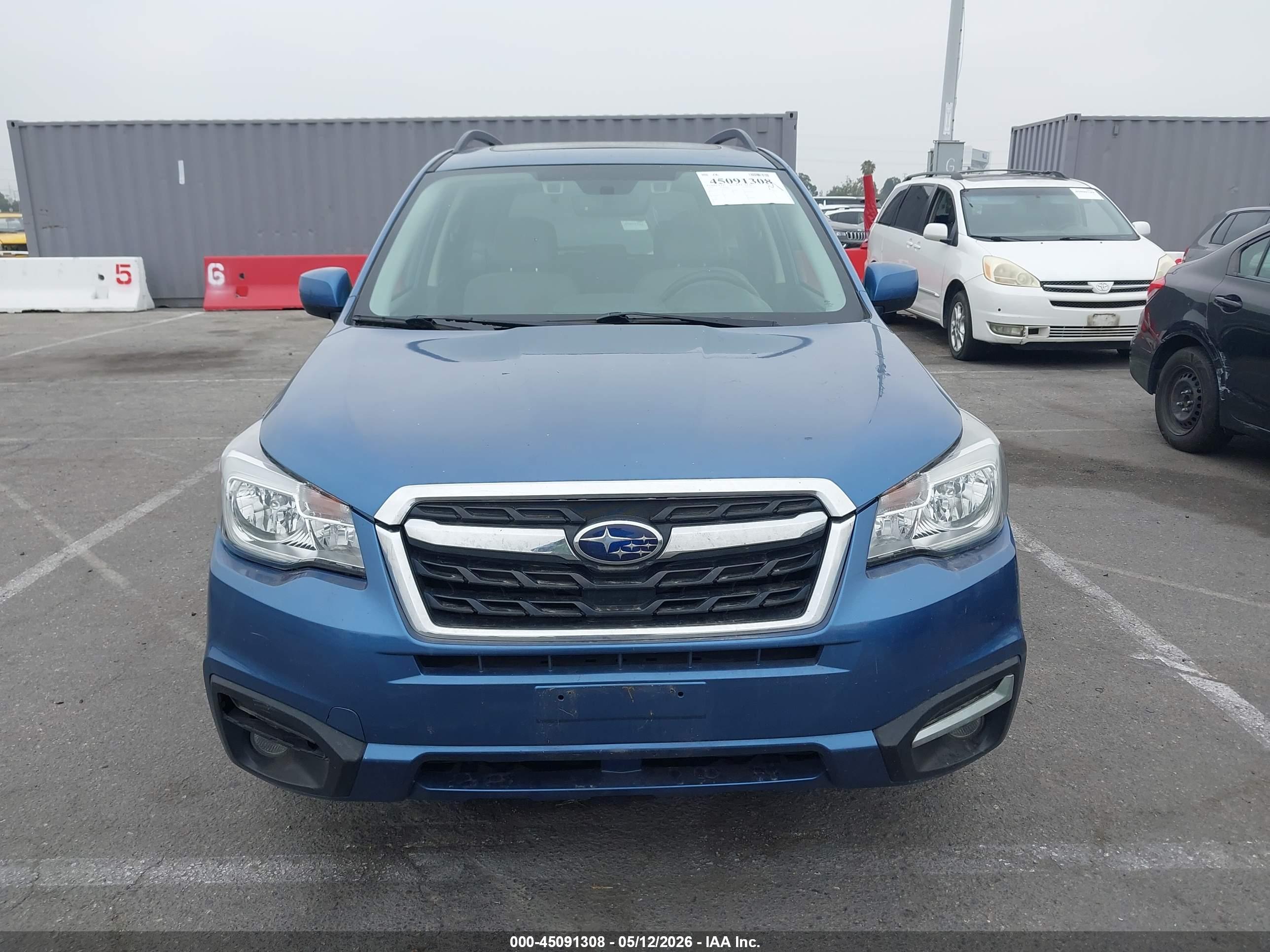 SUBARU FORESTER image 6