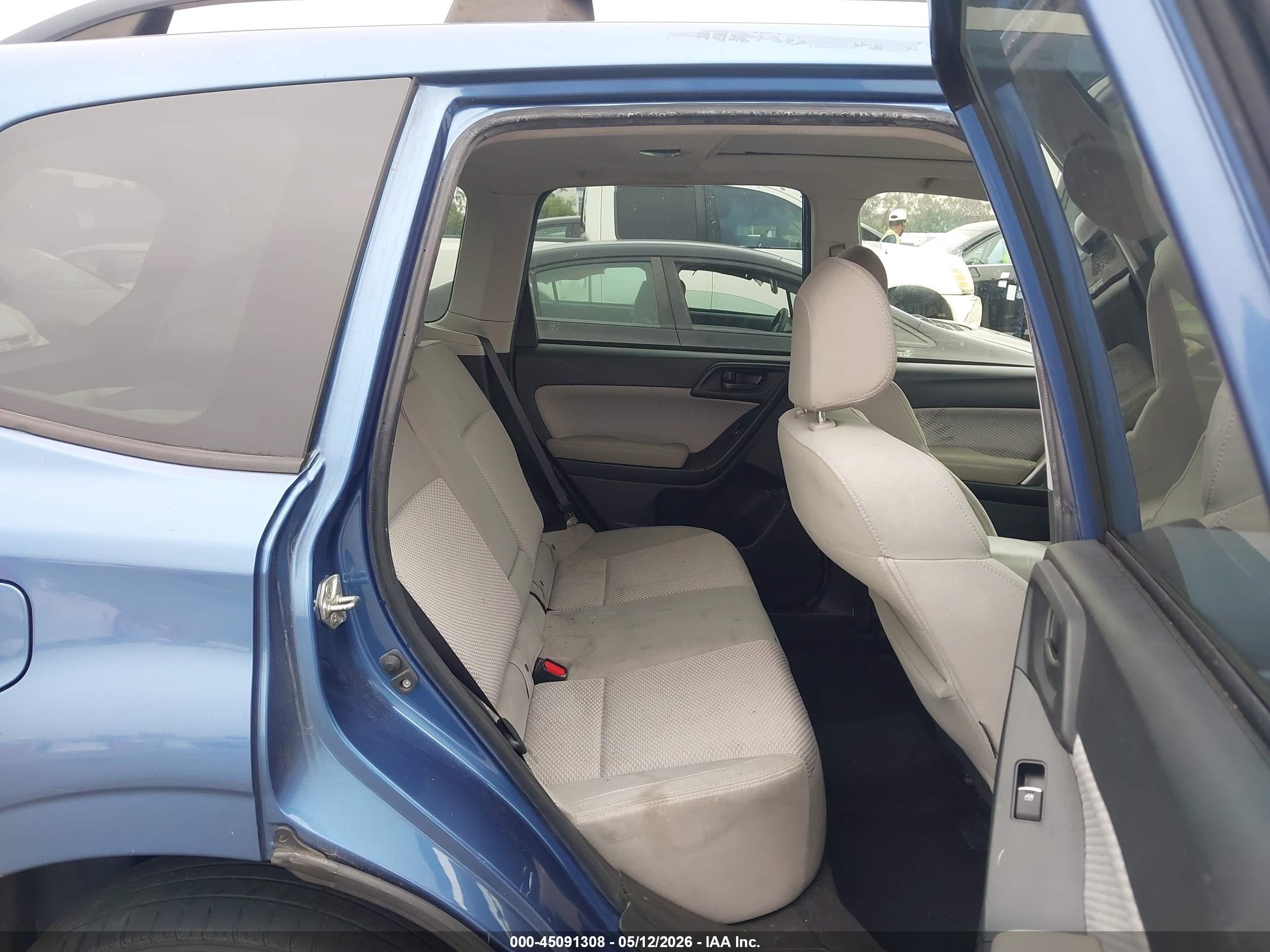 SUBARU FORESTER image 8