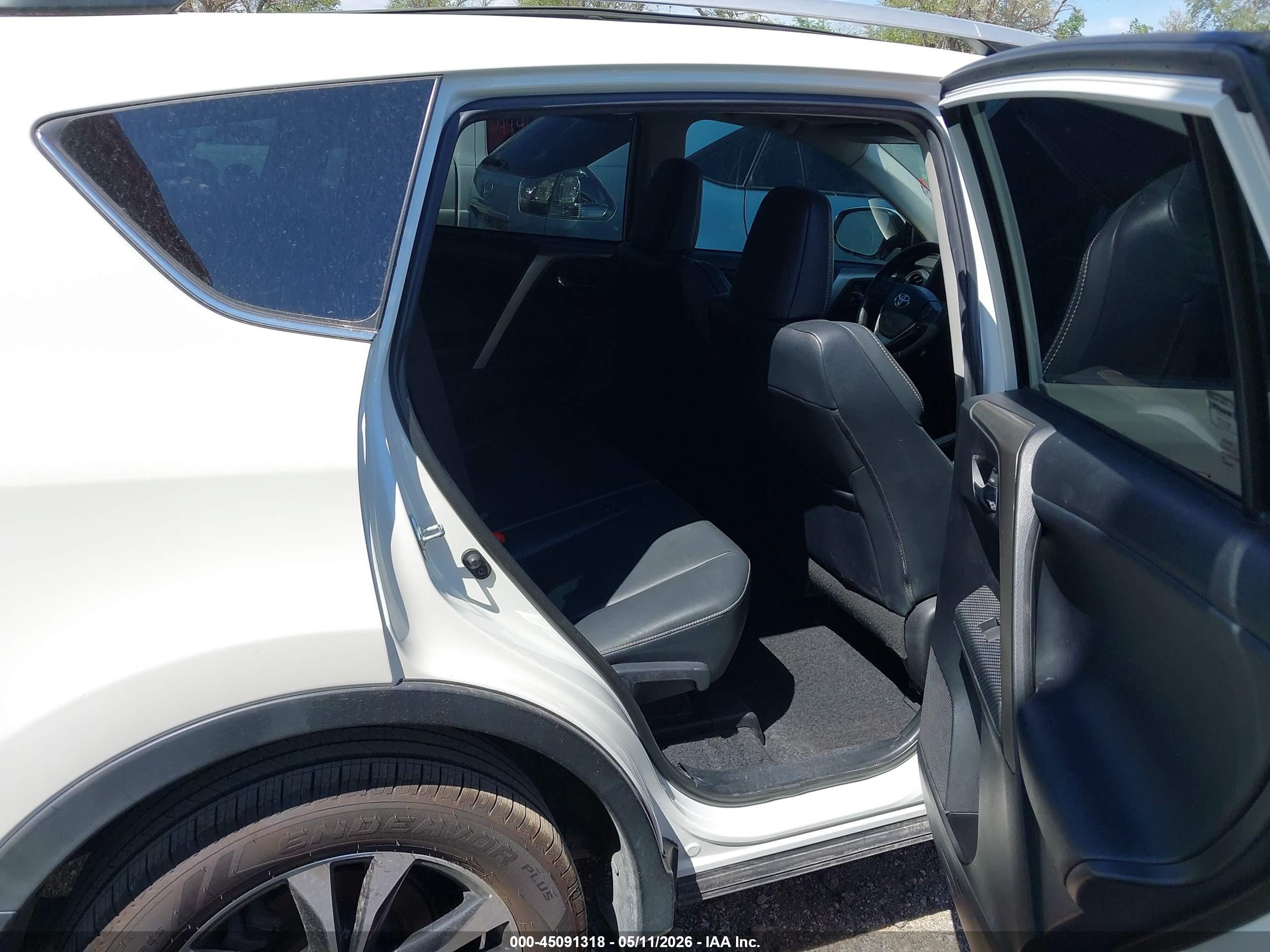 TOYOTA RAV4 image 8