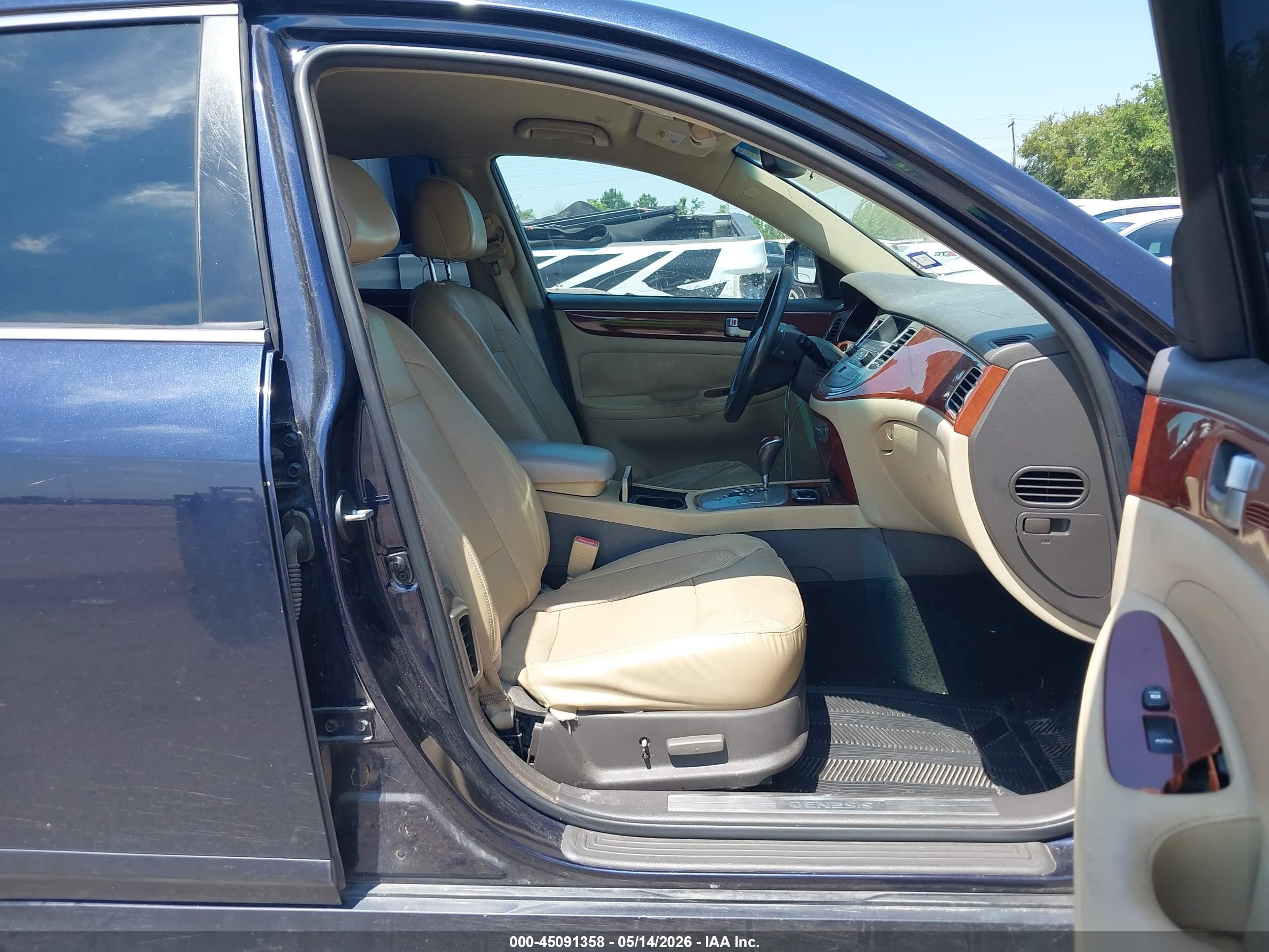 HYUNDAI GENESIS image 5
