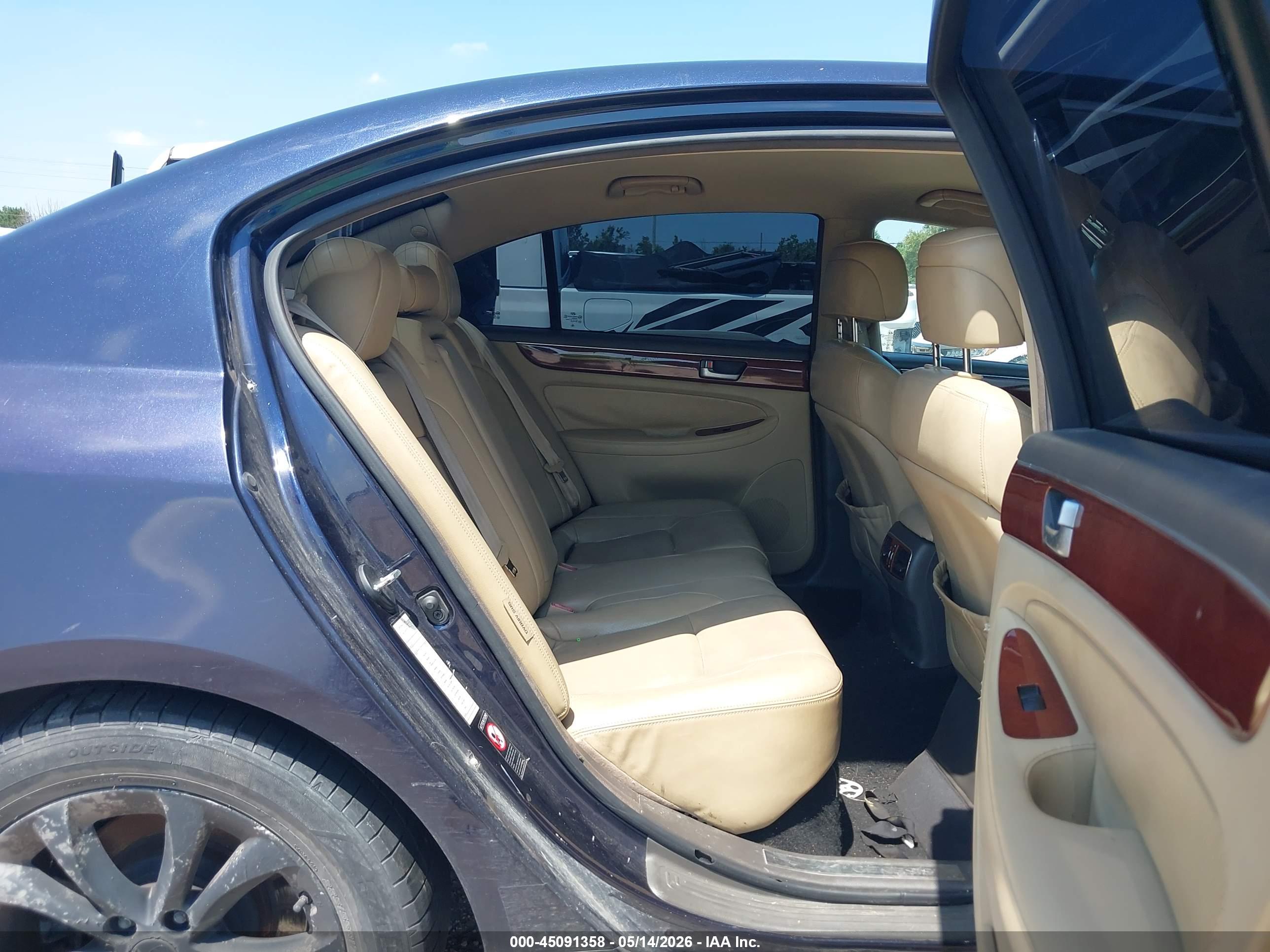 HYUNDAI GENESIS image 8