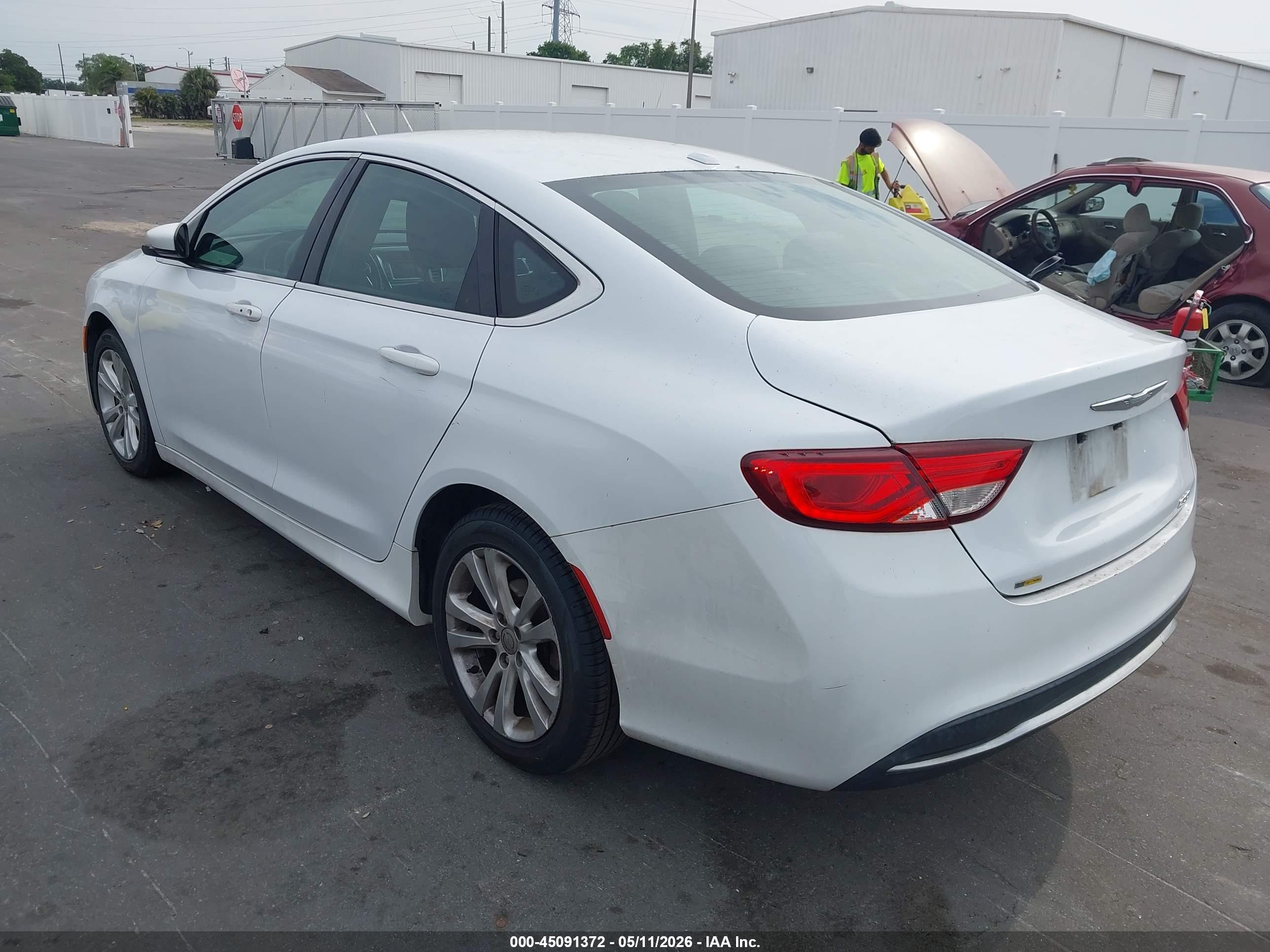 CHRYSLER 200 image 3