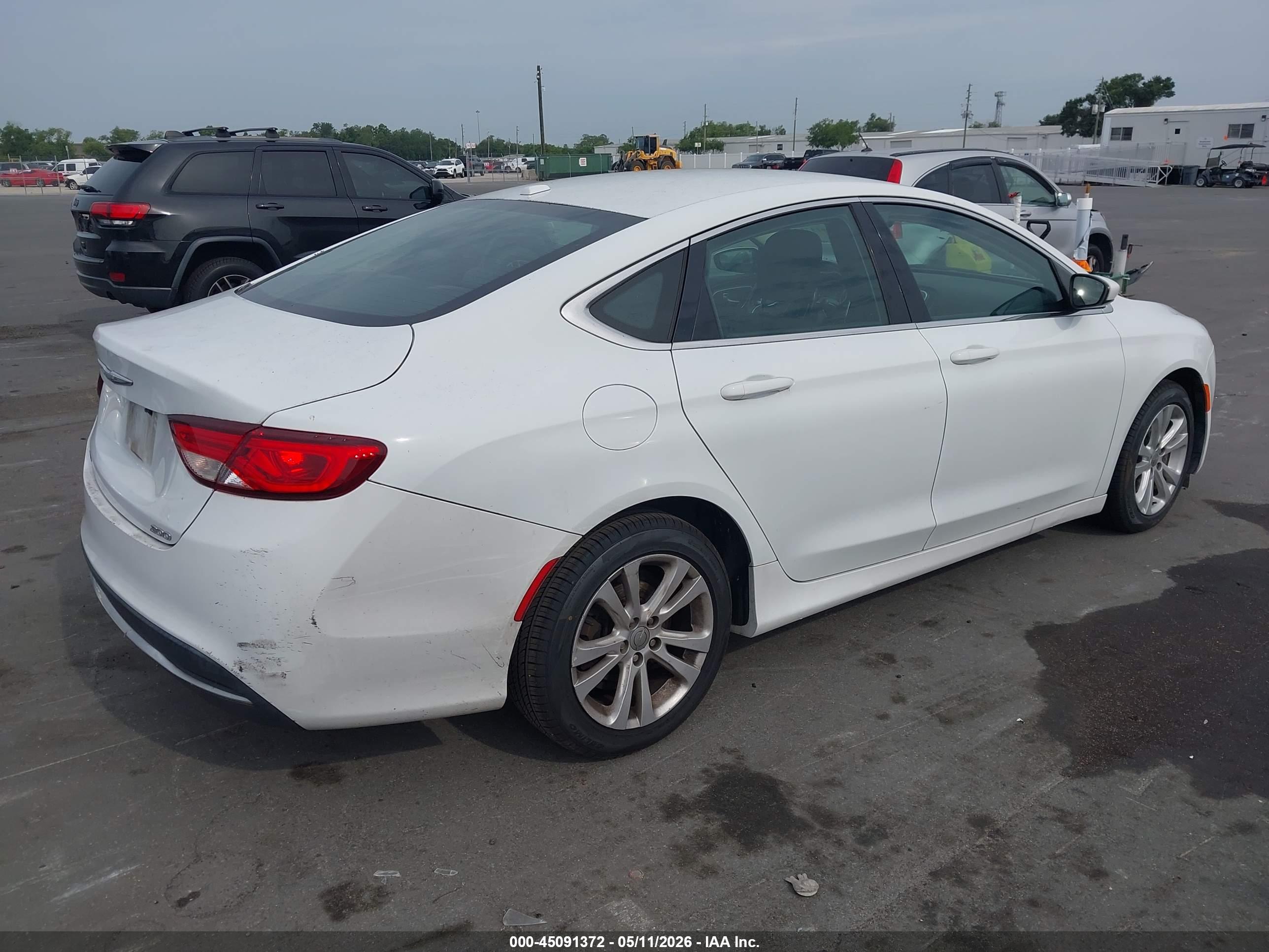 CHRYSLER 200 image 4