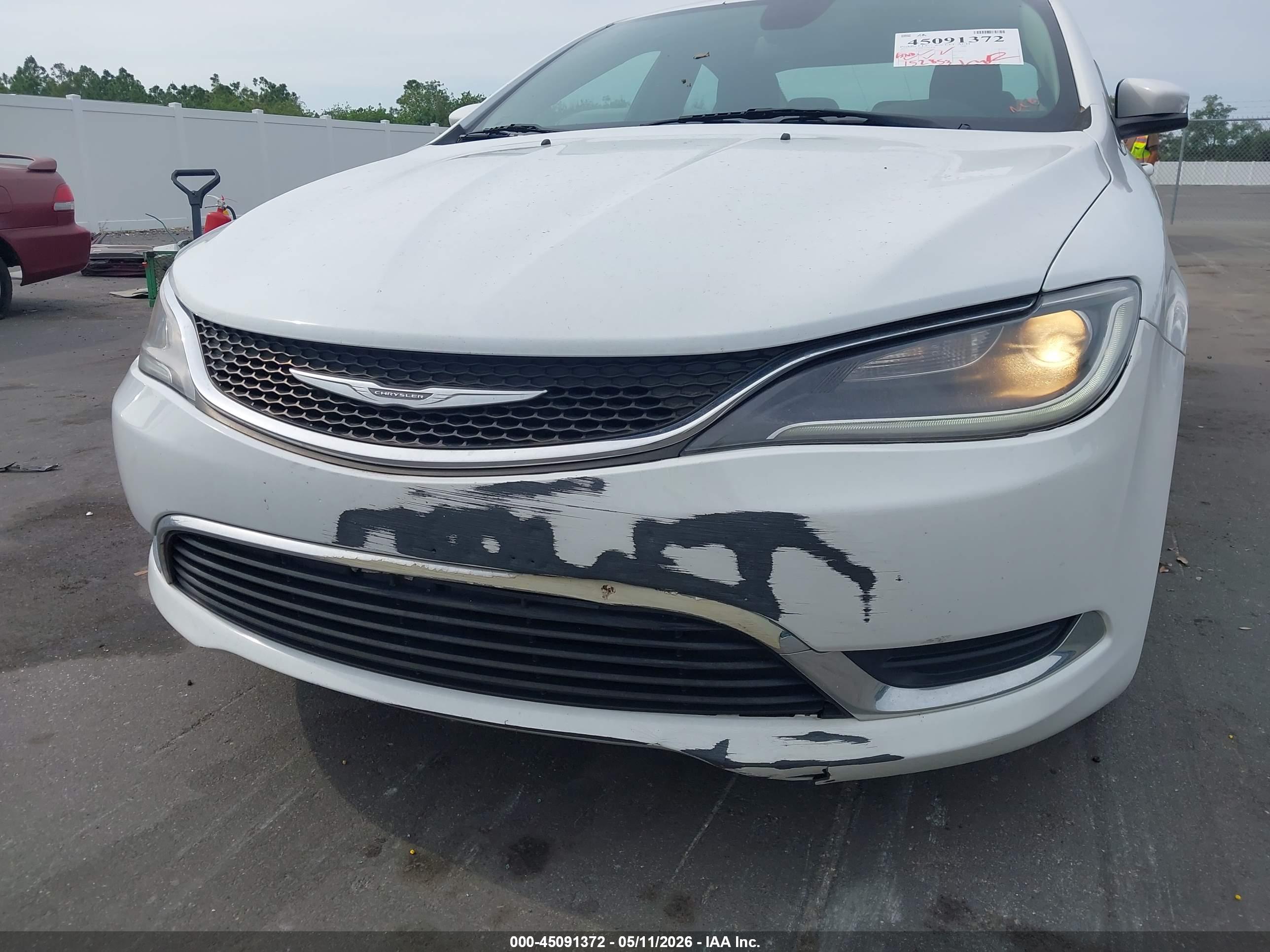 CHRYSLER 200 image 6