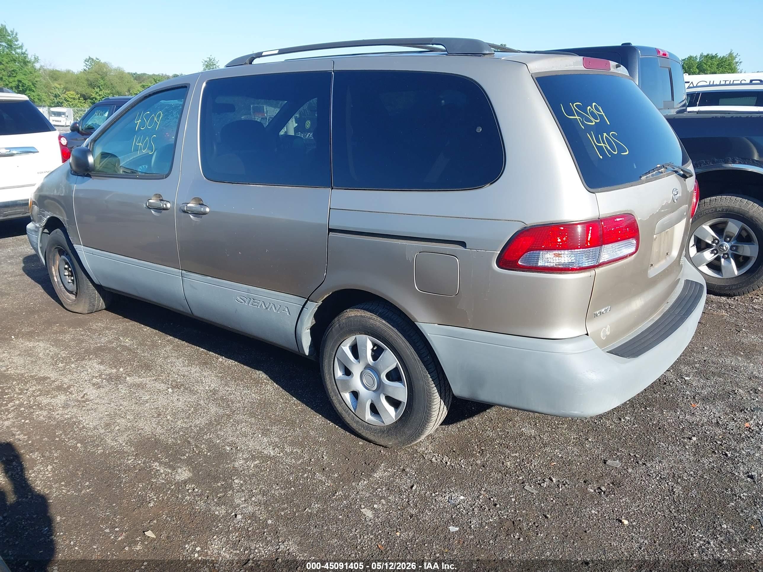 TOYOTA SIENNA image 3