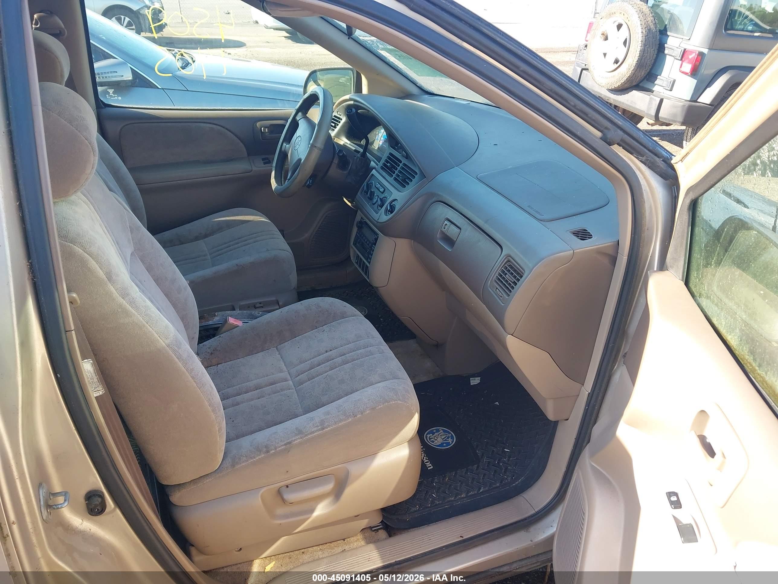 TOYOTA SIENNA image 5