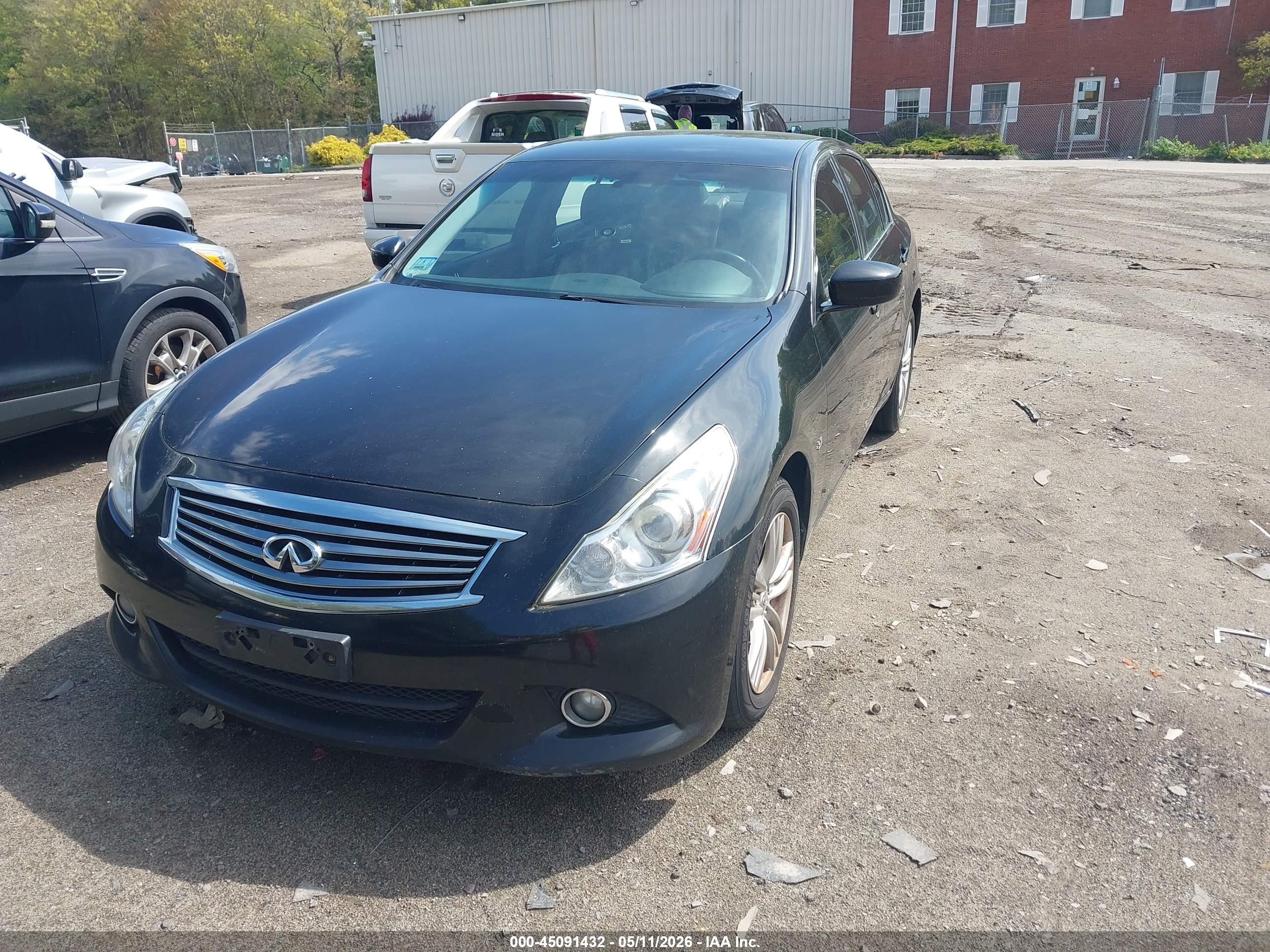 INFINITI Q40 image 2