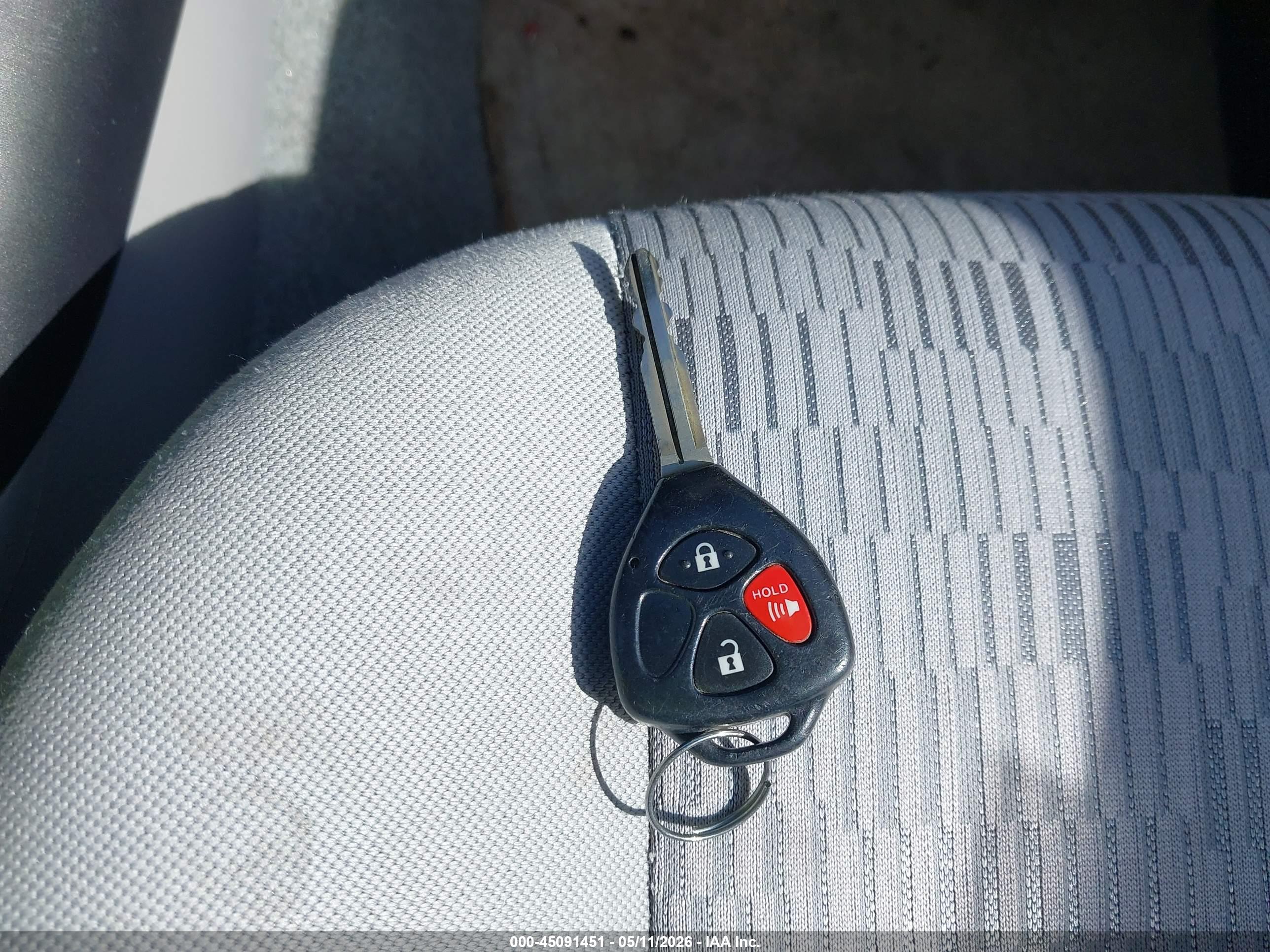 TOYOTA RAV4 image 11