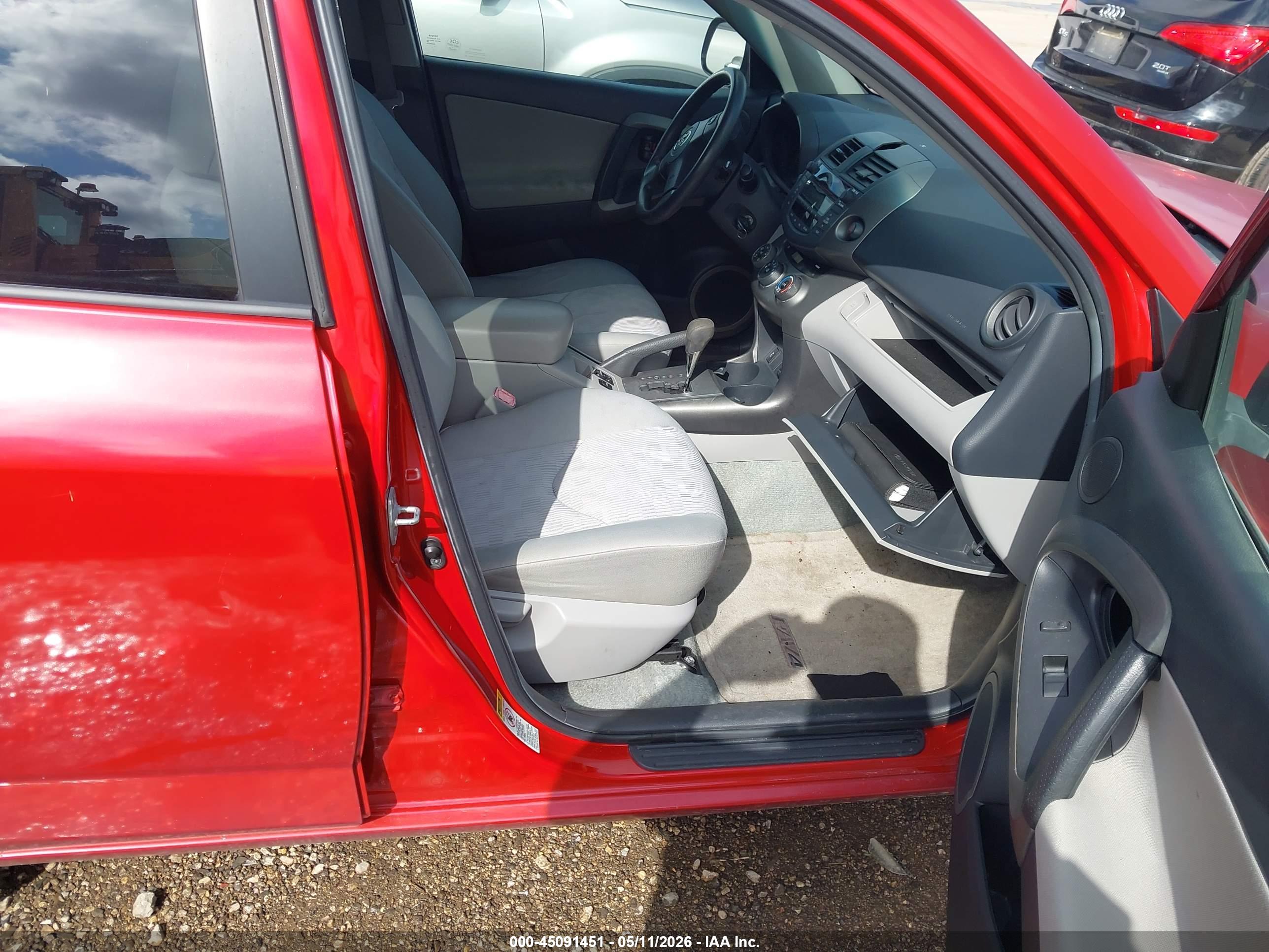 TOYOTA RAV4 image 5