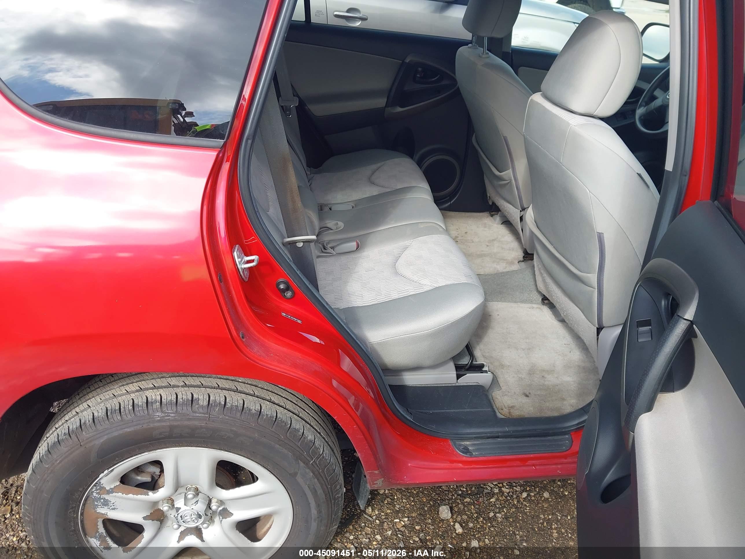 TOYOTA RAV4 image 8