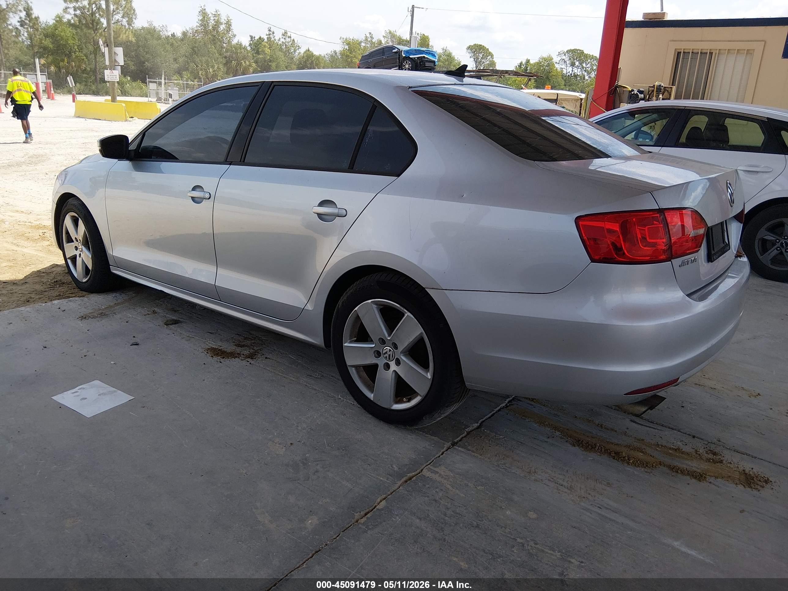 VOLKSWAGEN JETTA image 3