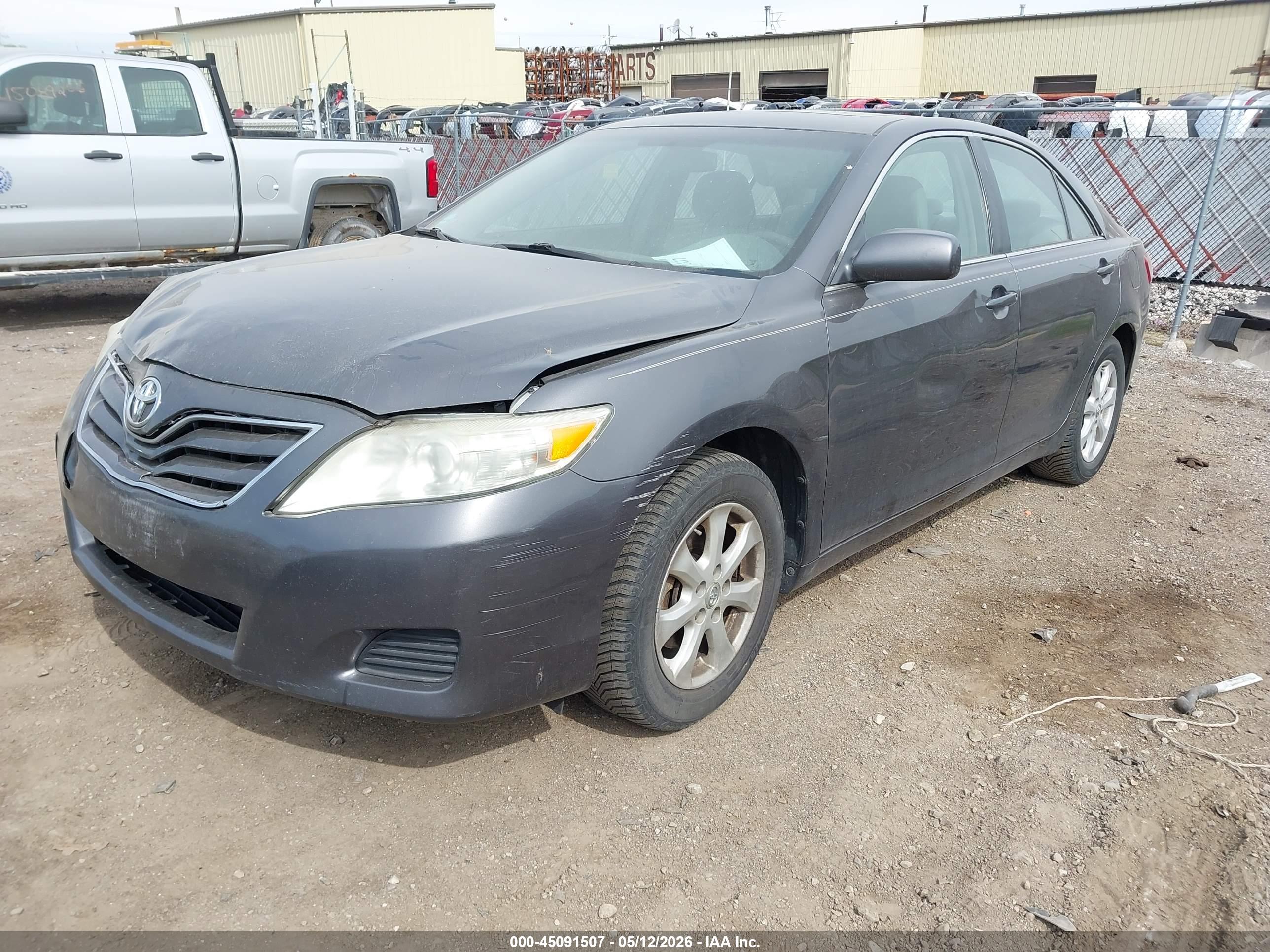 TOYOTA CAMRY image 2