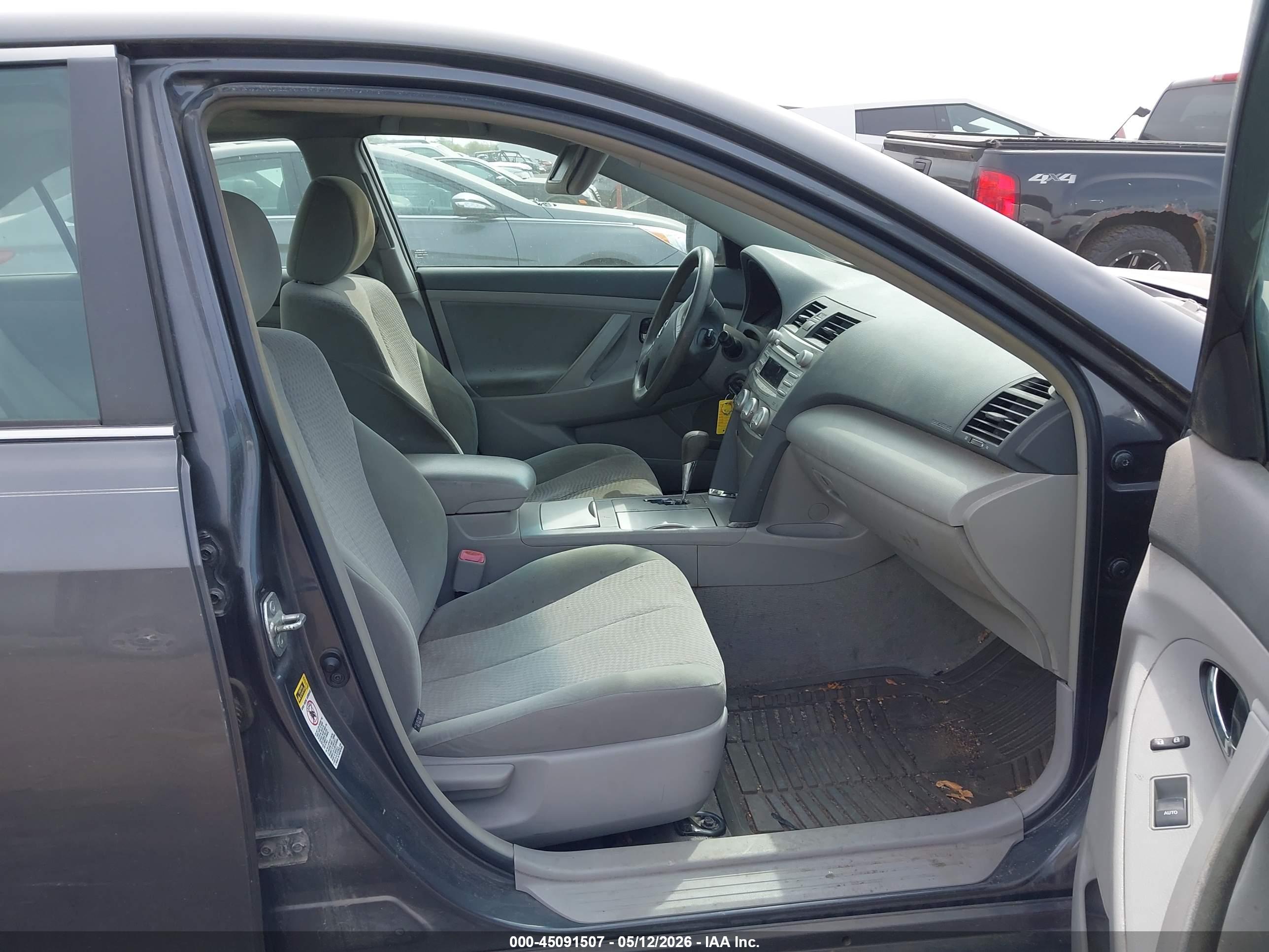 TOYOTA CAMRY image 5